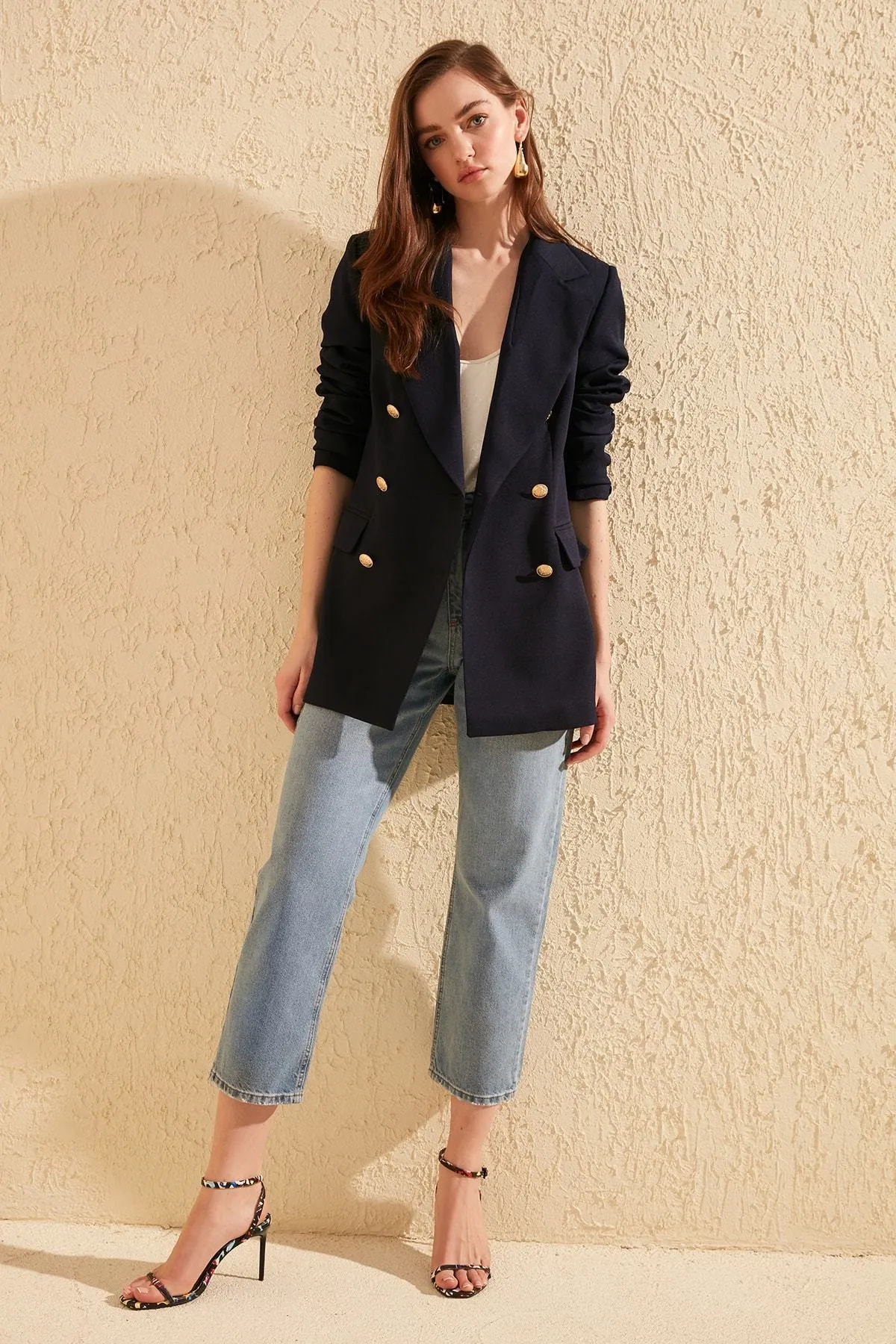 Trendyol Collection  Marineblauer, übergroßer, gefütterter, zweireihiger Blazer aus Webstoff mit Verschluss TWOSS20CE0024