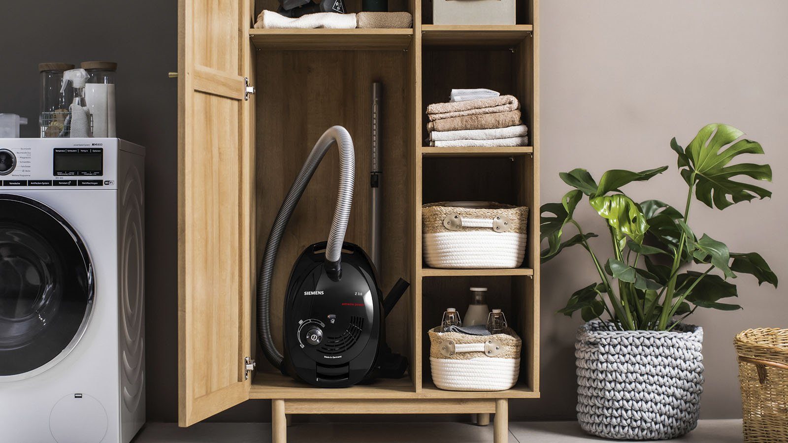SIEMENS Bodenstaubsauger VSZ3XTRM11, 850 W, mit Beutel, inkl. Polsterdüse und langer Fugendüse