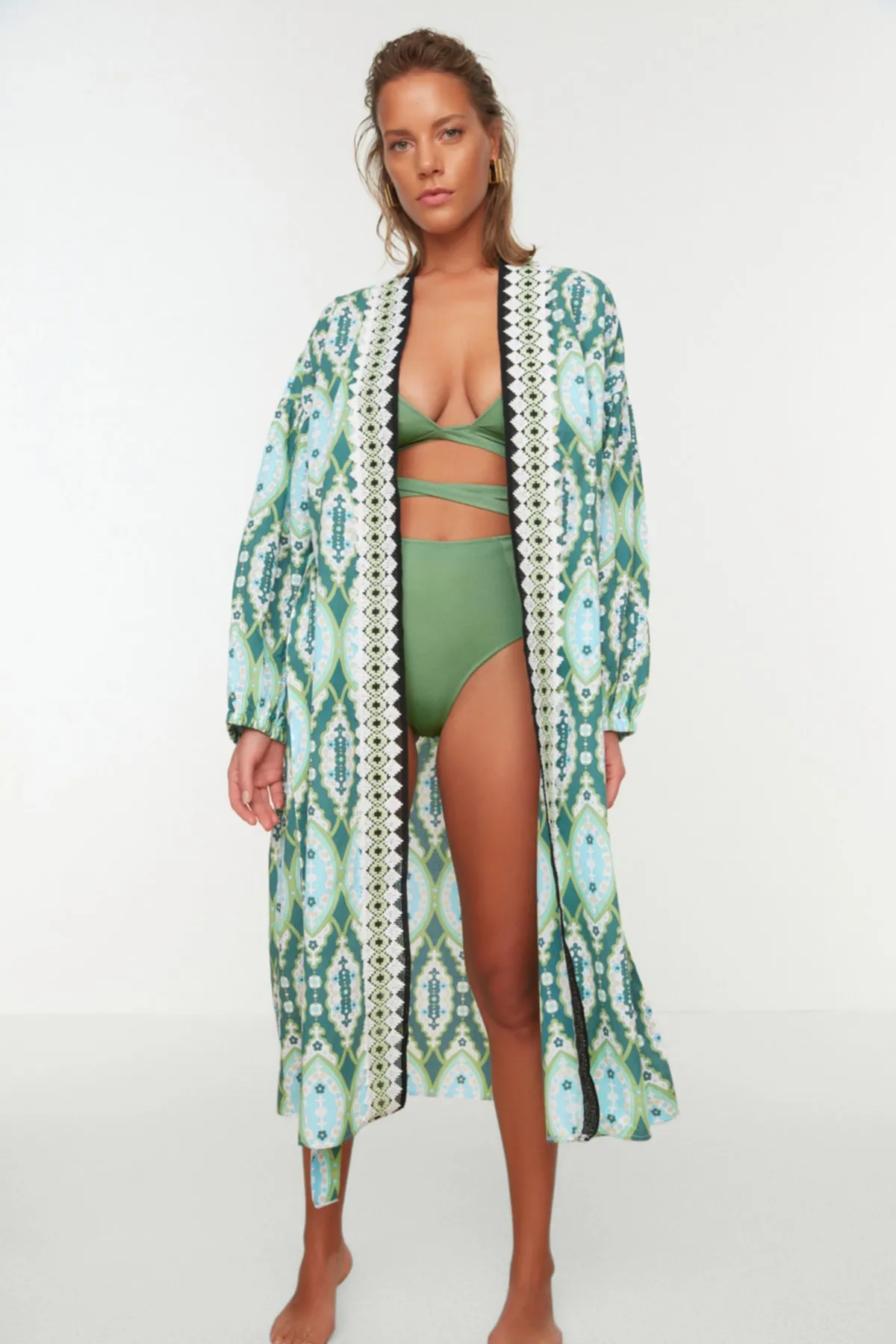 Trendyol Collection  Maxi-Kimono und Kaftan aus 100 % gewebter Baumwolle mit ethnischem Muster, Gürtel und Bandzubehör TBESS22KM0006