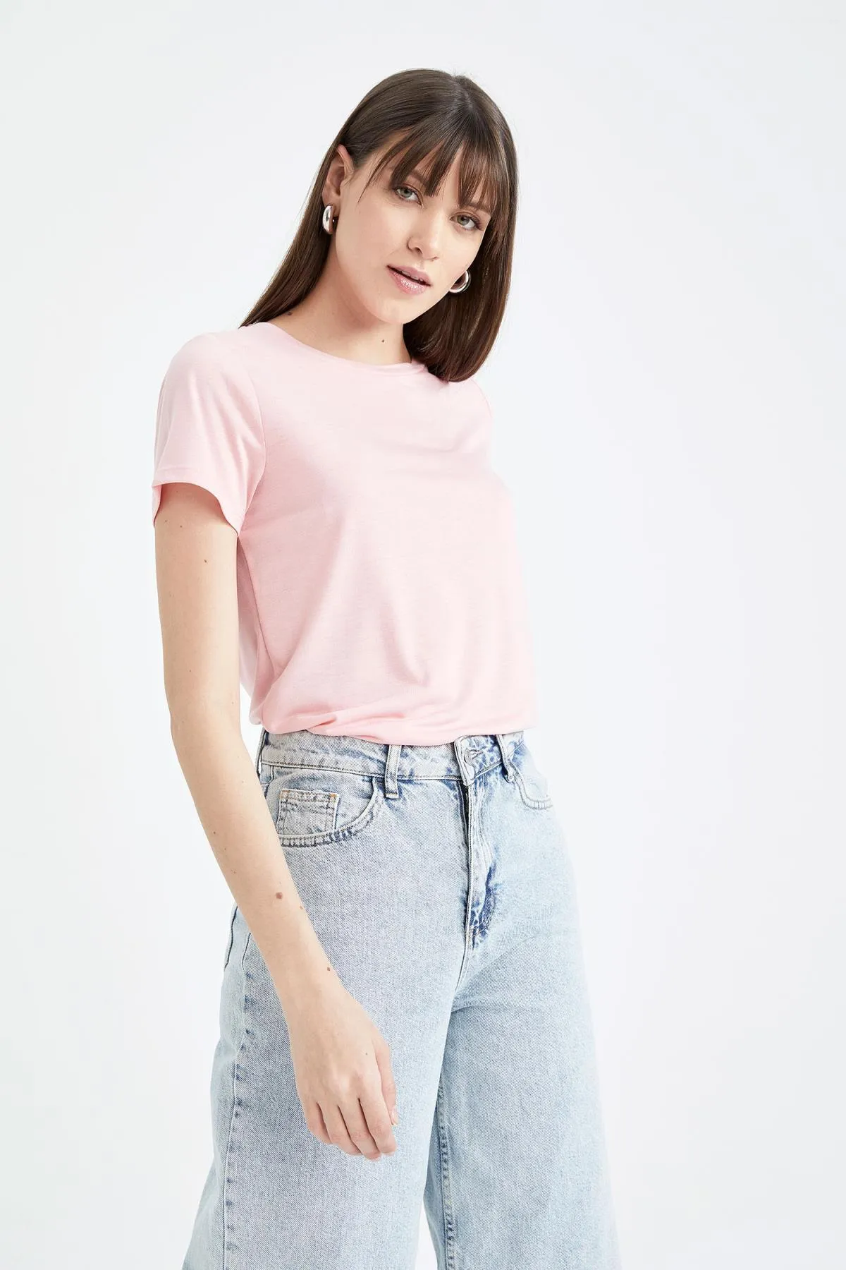 DeFacto  Kurzarm-T-Shirt mit normaler Passform und Rundhalsausschnitt W7299az23sm