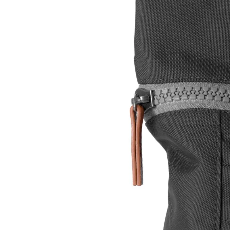 Roka London Rolltop Finchley A Large - Carbon