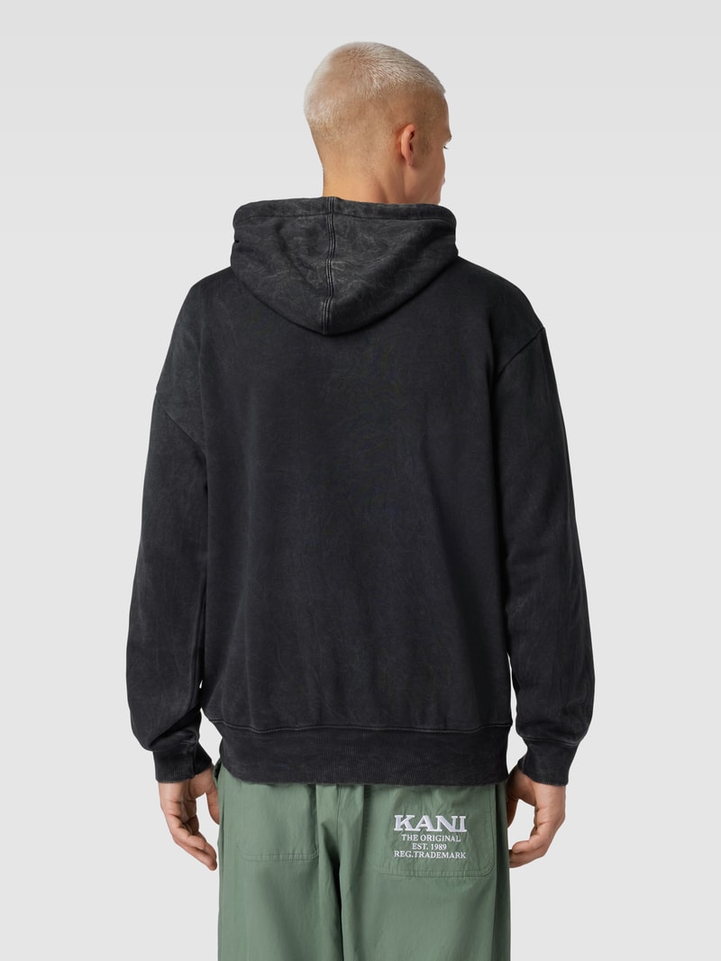 Hoodie mit überschnittenen Schultern in schwarz
