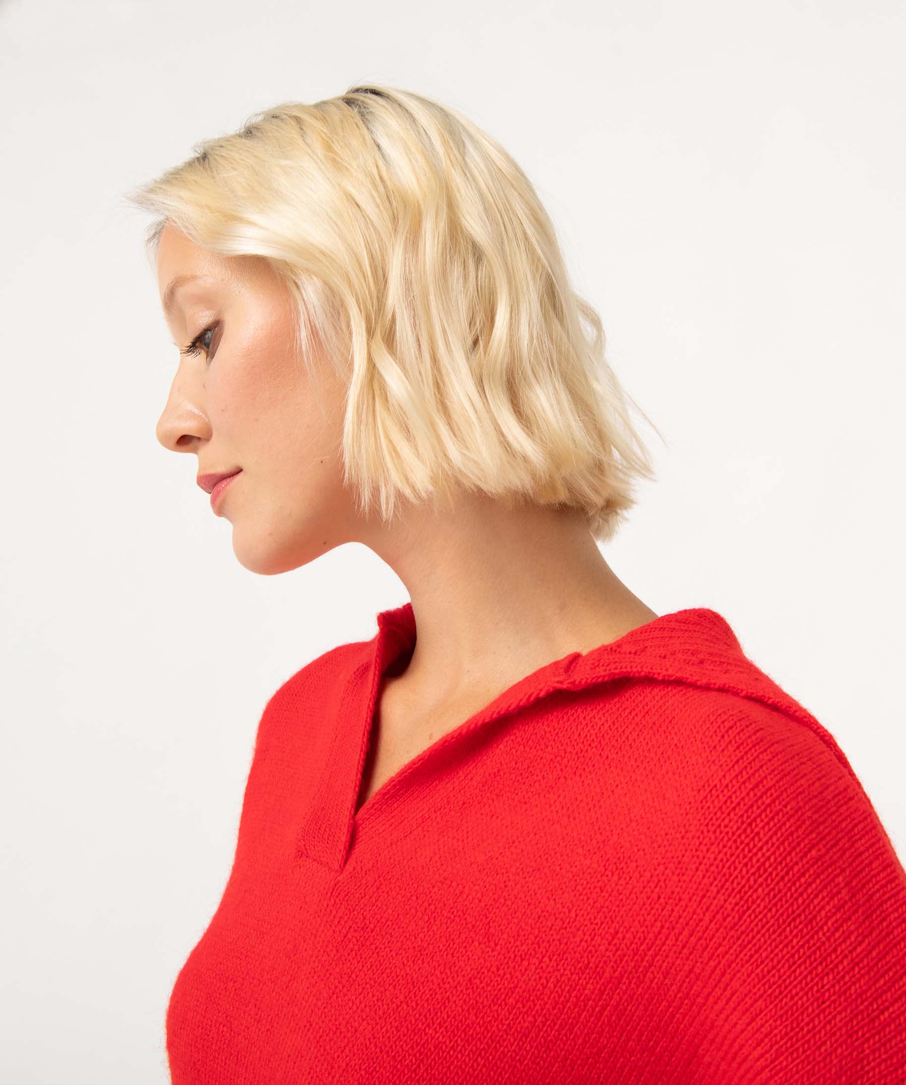 Pull femme coupe courte avec grand col rouge | GEMO