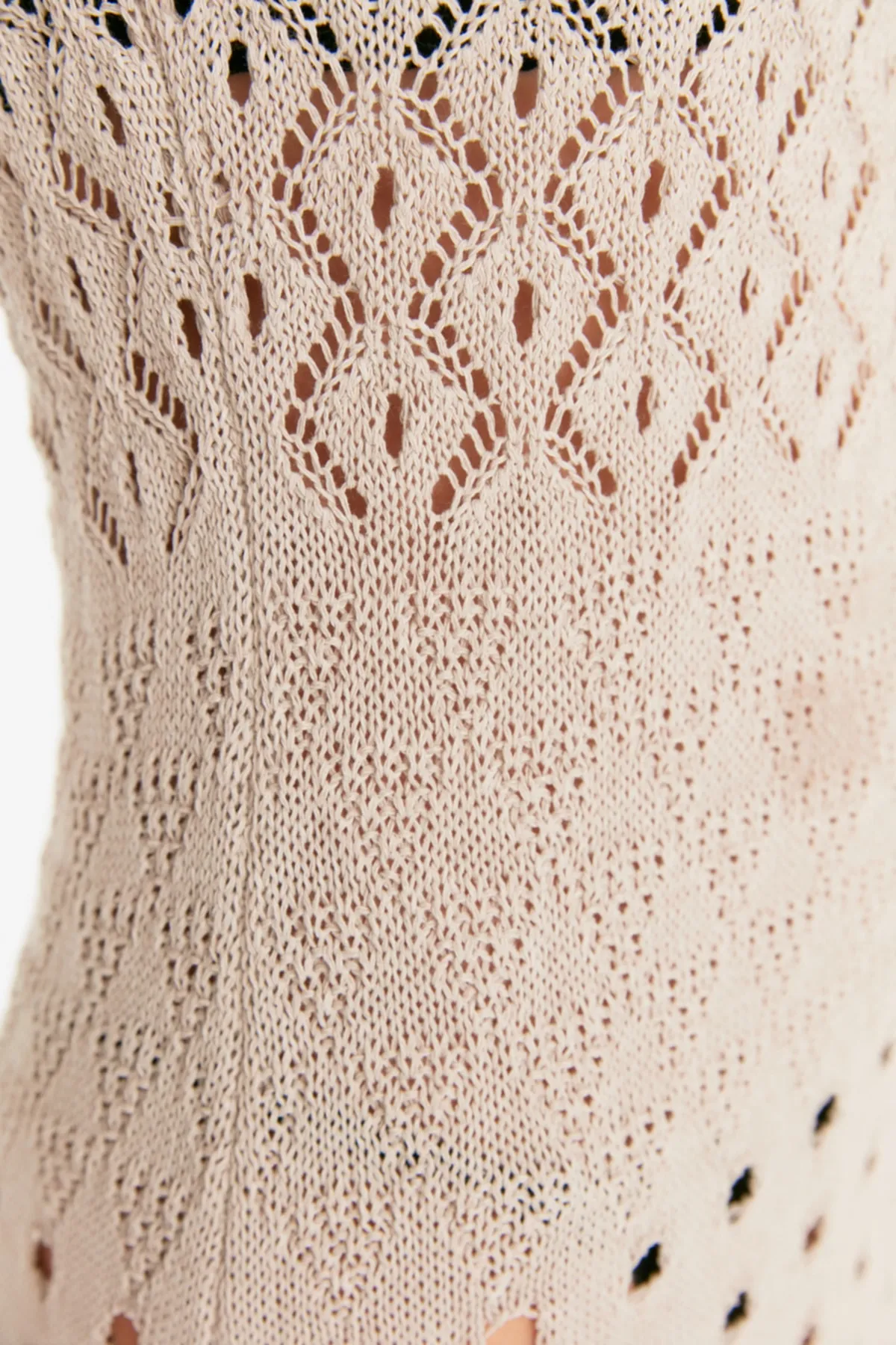 Trendyol Collection  Beiges, tailliertes Maxi-Strandkleid mit Strickschlitz und Strickoptik TBESS22EL2917