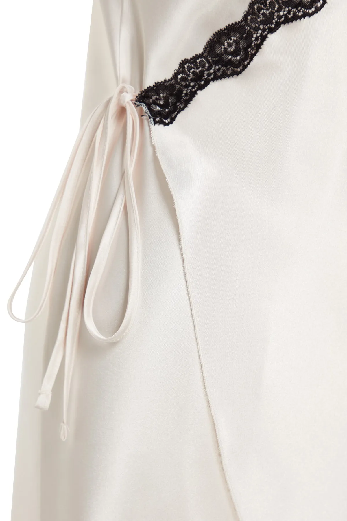 Trendyol Collection  Ecrufarbenes, zweireihiges Nachthemd aus gewebtem Satin mit Spitzendetail und Trägern THMAW24GC00005