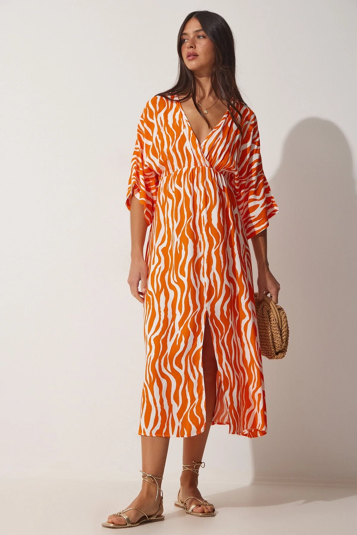 Happiness İstanbul  Orangefarbenes, langes Viskose-Sommerkleid mit tiefem V-Ausschnitt für Damen CI00081