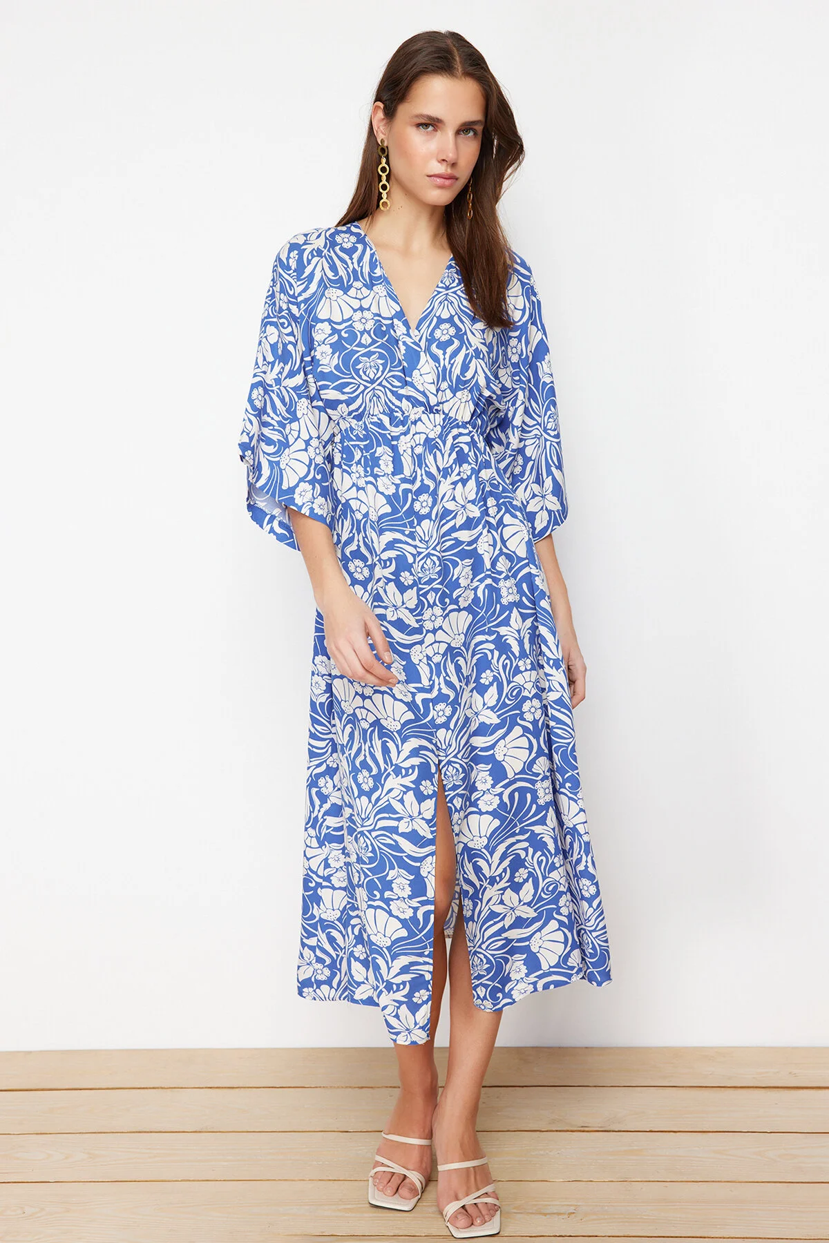 Trendyol Collection  Saks Blumendruck A-Linie Zweireihiges Kragen Midi Gewebtes Kleid TWOSS24EL00913