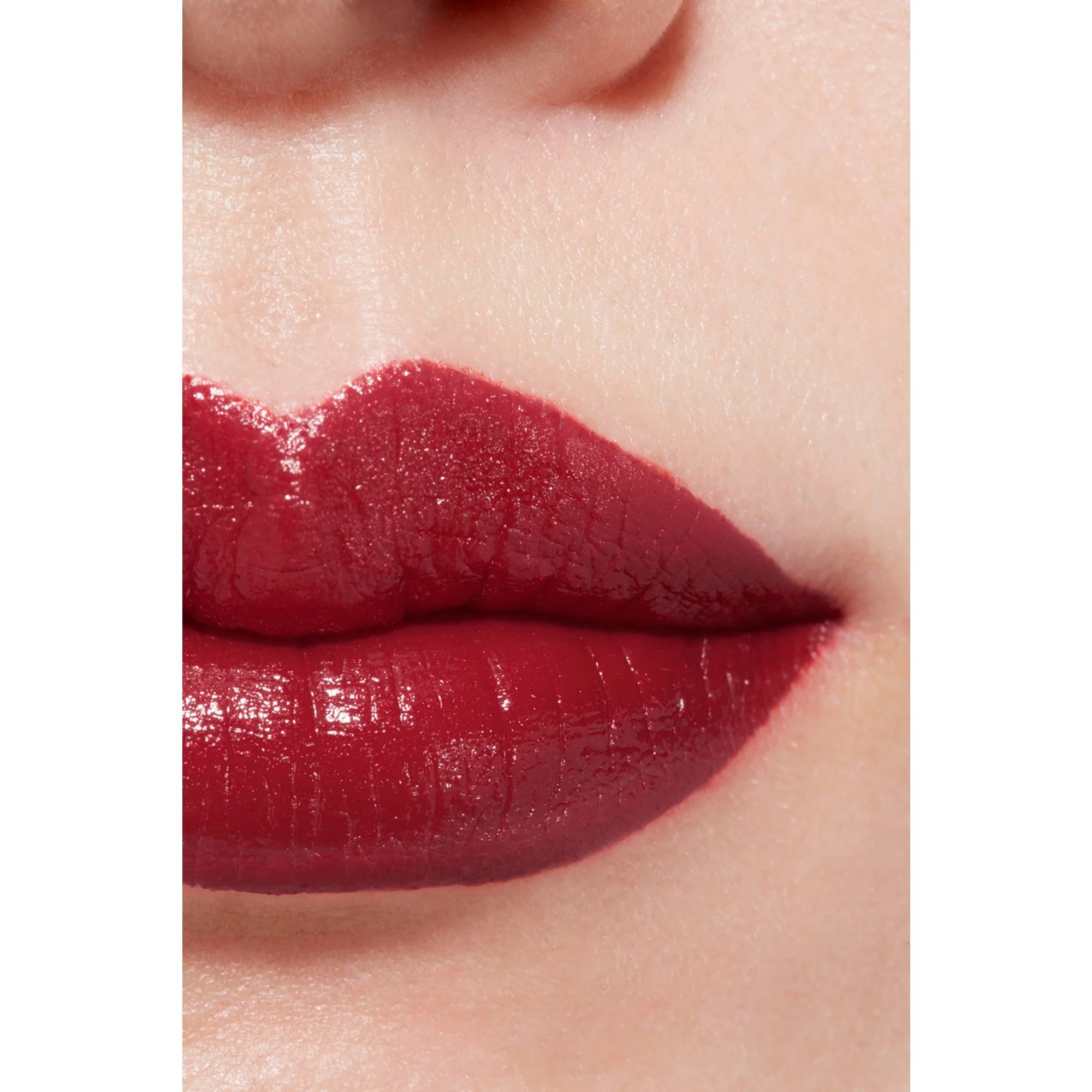 ROUGE ALLURE L'EXTRAIT - REUMPLERE - RUJ DE INTENSITATE ÎNALTĂ CU EXTRACT UȘOR ȘI TRATAMENT