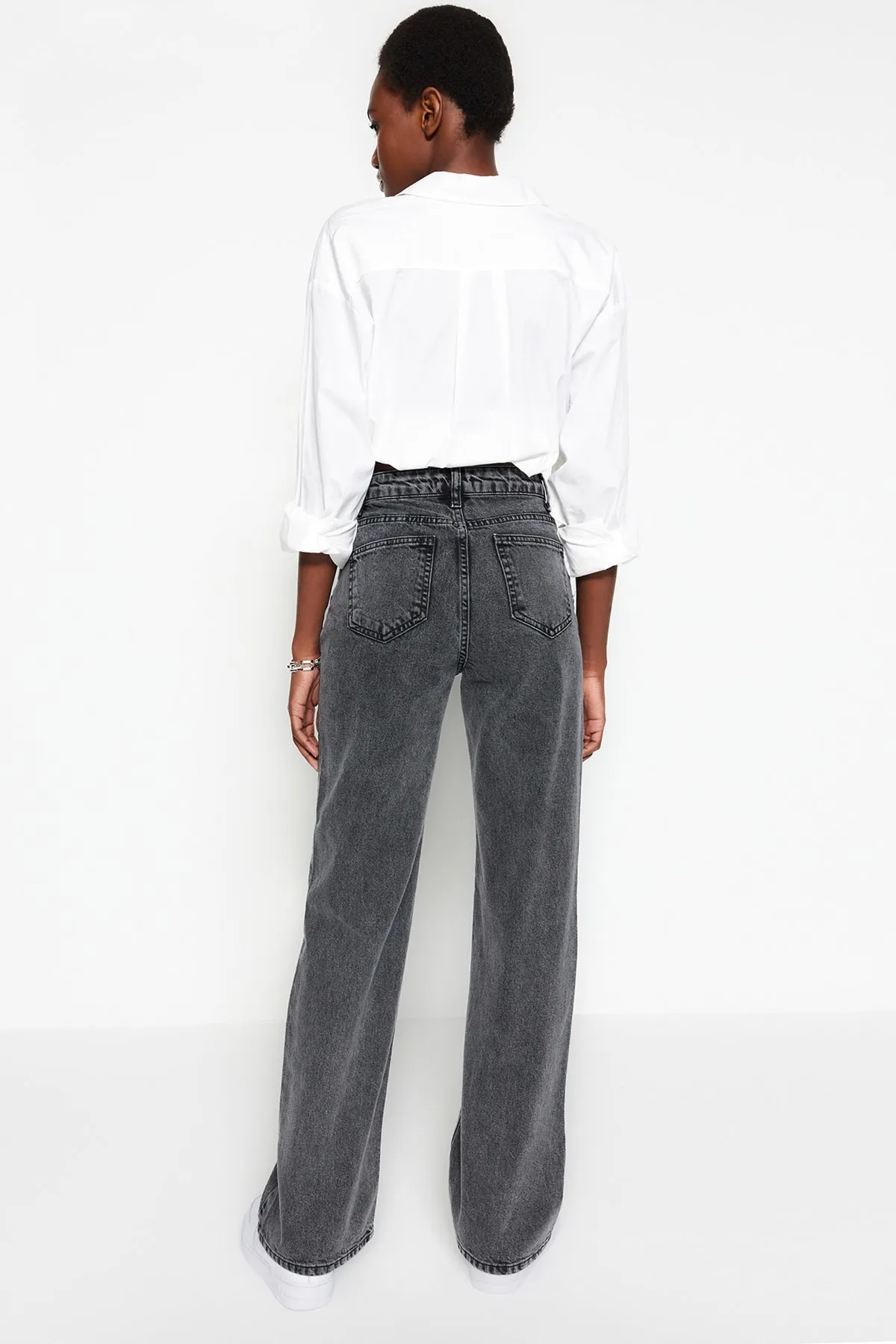 Trendyol Collection  Anthrazitfarbene Jeans mit hoher Taille und weitem Bein TWOSS23JE00068