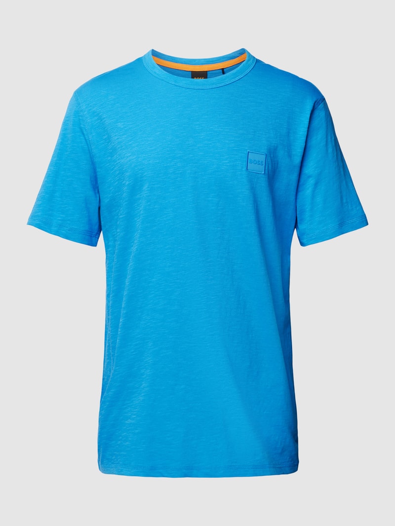 T-Shirt mit Label-Applikation in royalblau