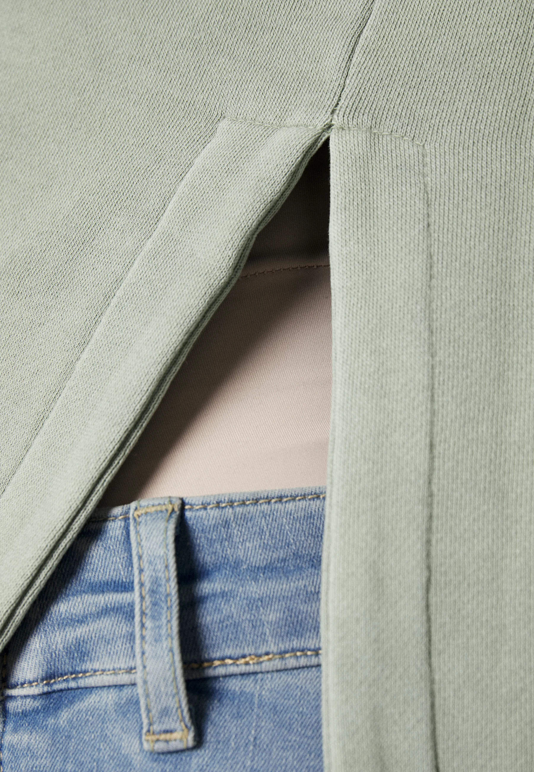 Sudadera clásica de cuello redondo con lavado lateral de Cotton On Maternity