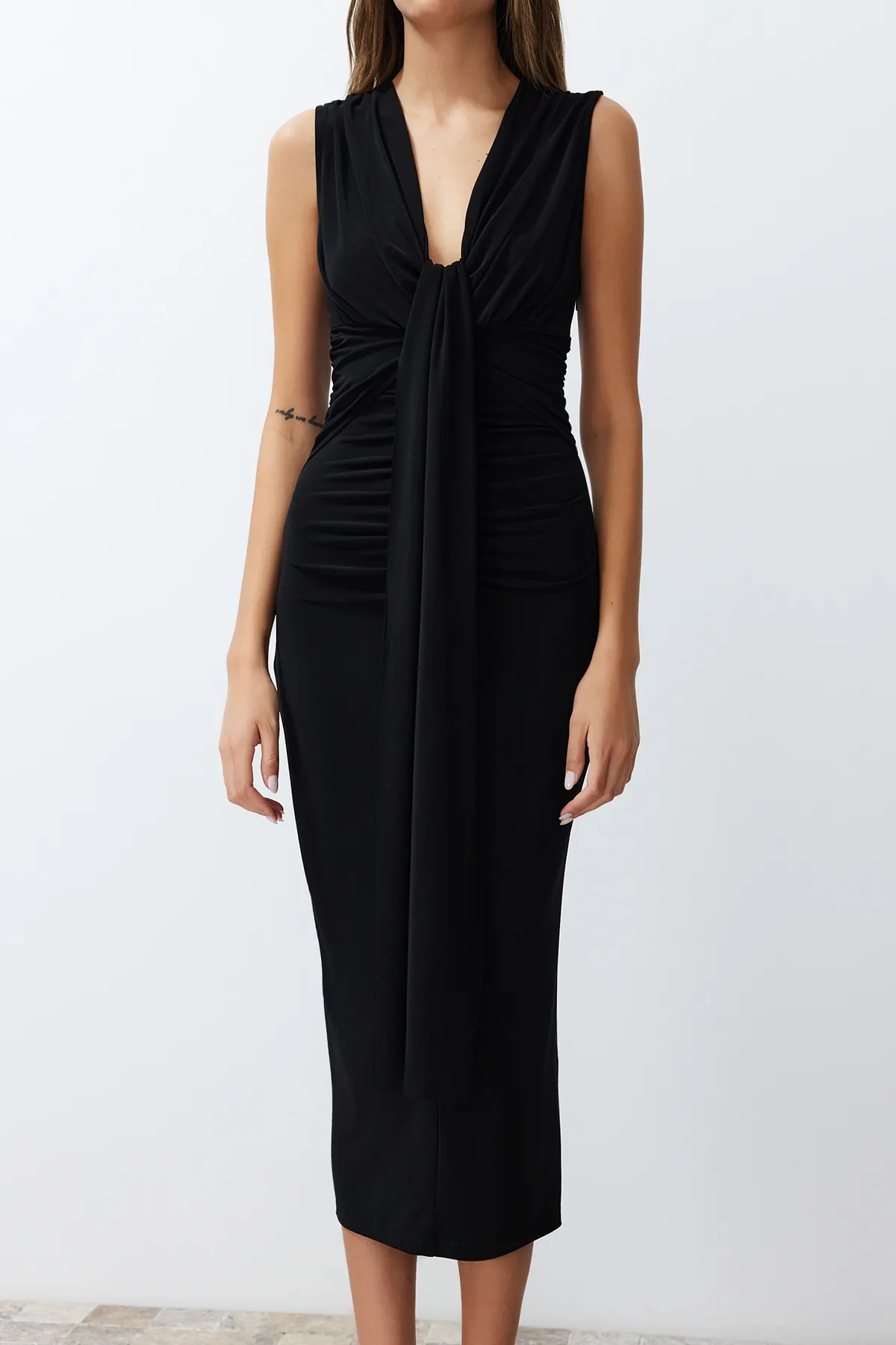 Trendyol Collection  Schwarzes drapiertes elegantes Abendkleid