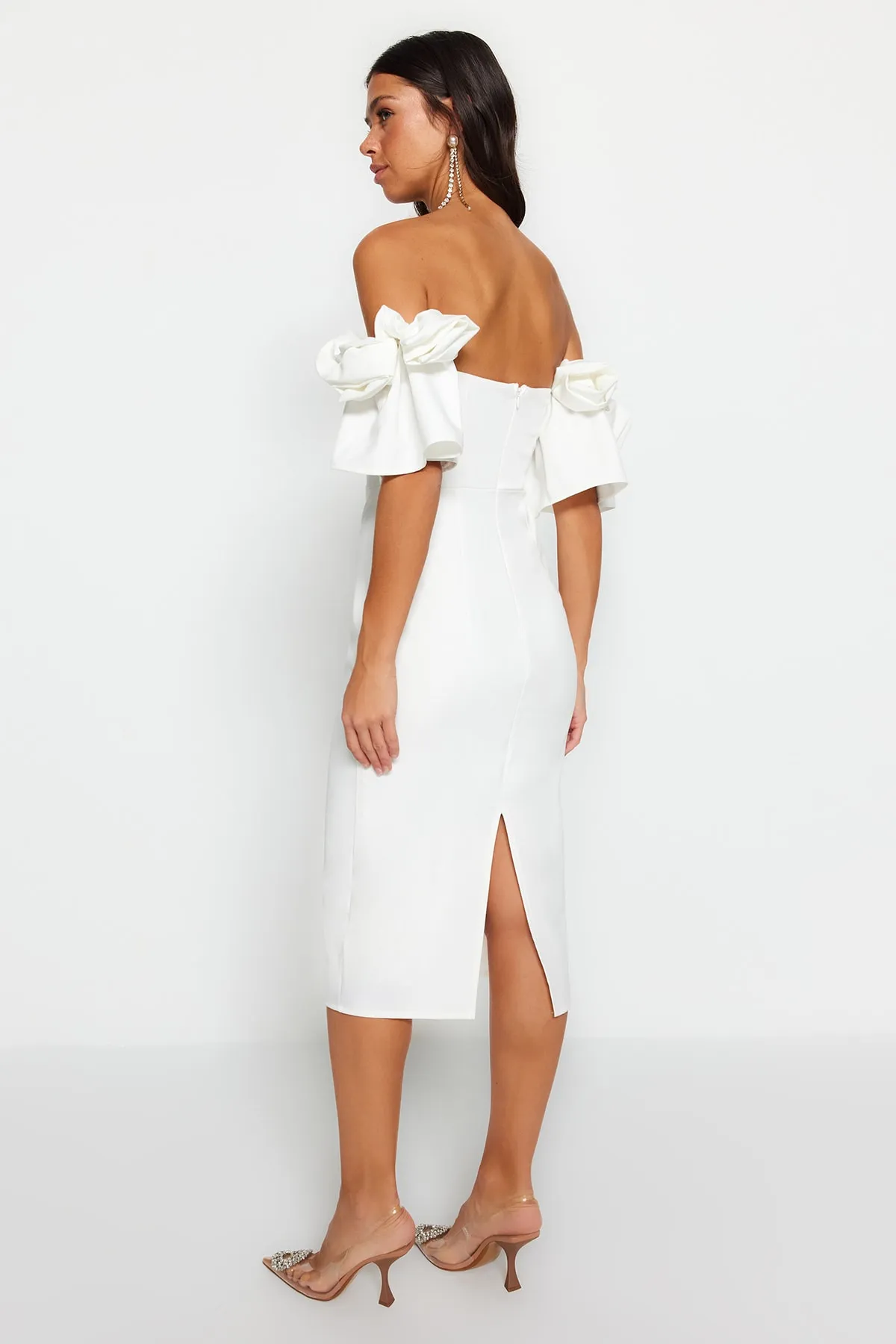 Trendyol Collection  Ecrufarbenes, figurbetontes, gewebtes, gefüttertes Hochzeits-/Nikah-Elegantes Abendkleid TPRSS23EL00541