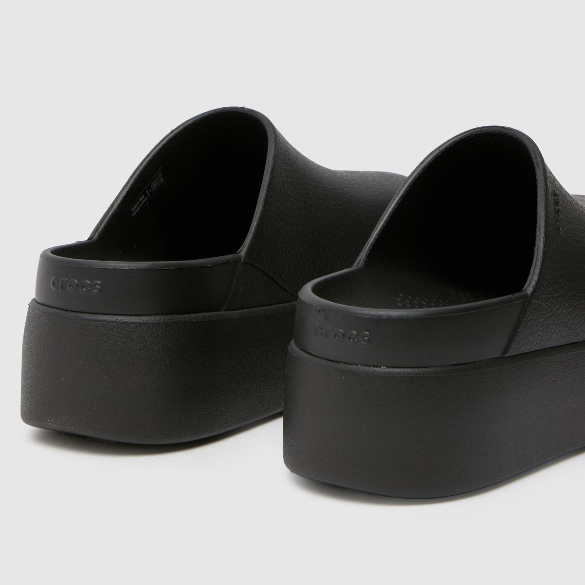 Crocs Dylan platform klumpa szandál fekete színben