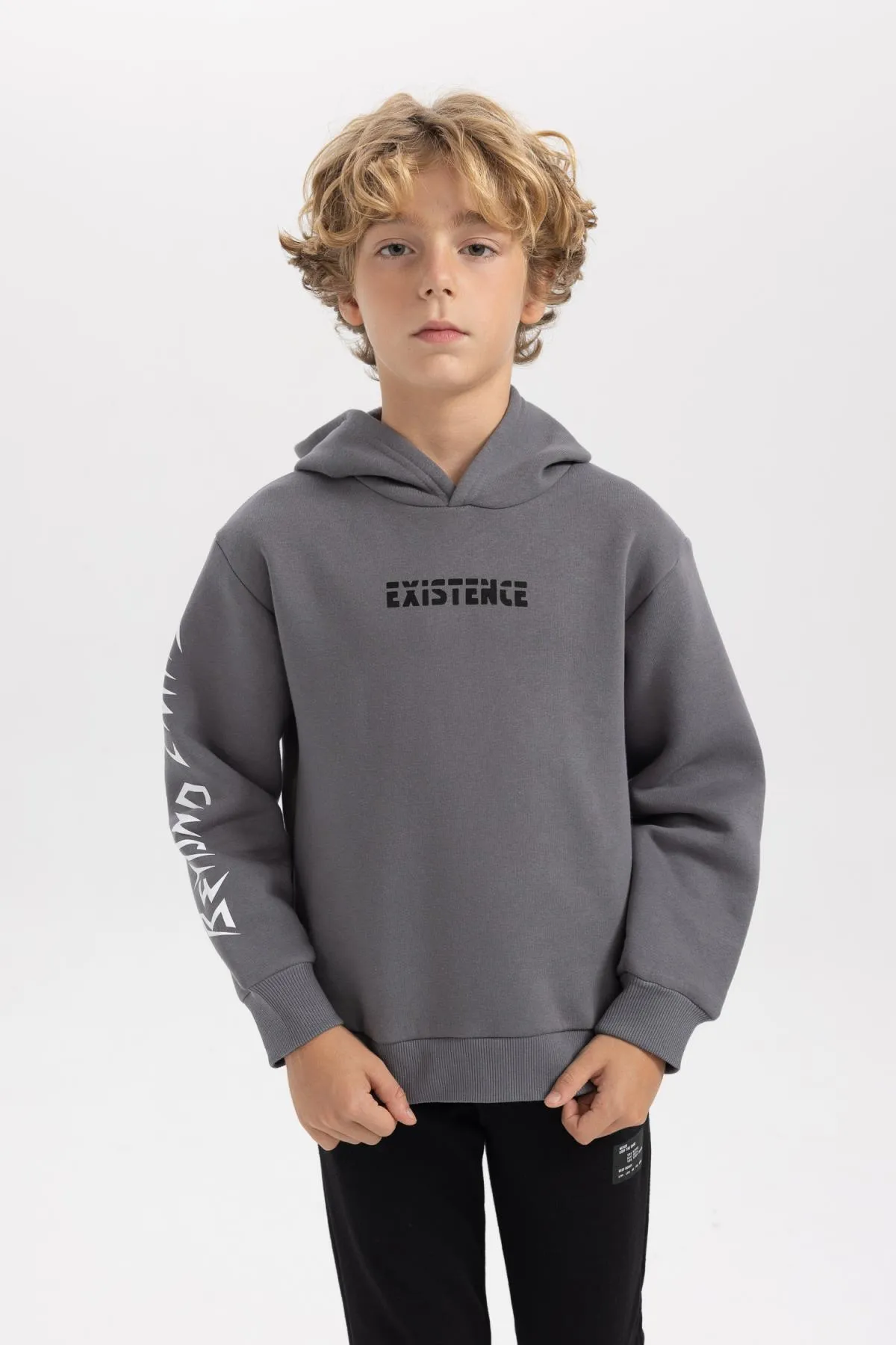 DeFacto  Dickes Kapuzen-Sweatshirt mit regulärer Passform für Jungen