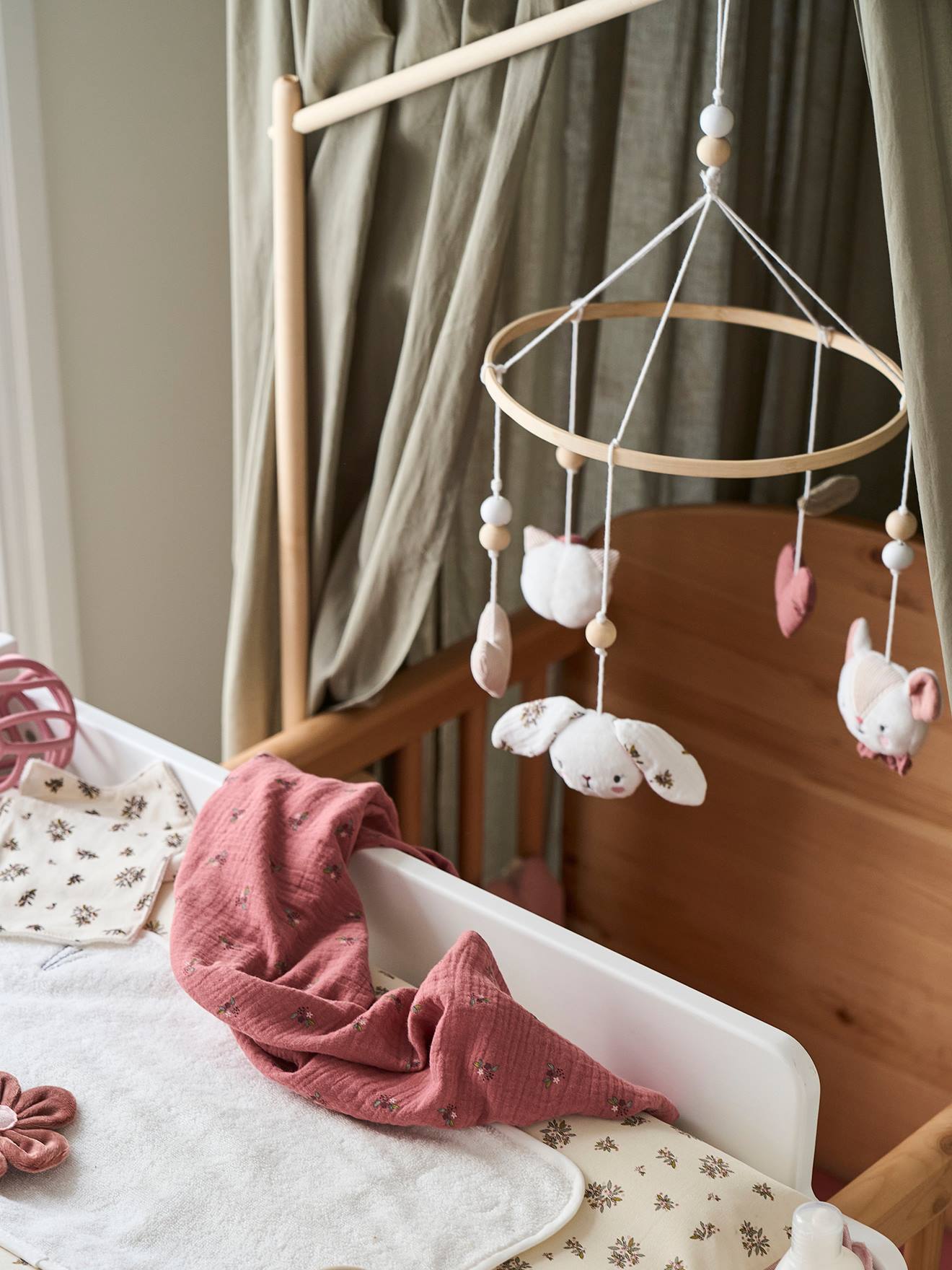 Vertbaudet Baby Musikmobile LANDHAUS - rosa