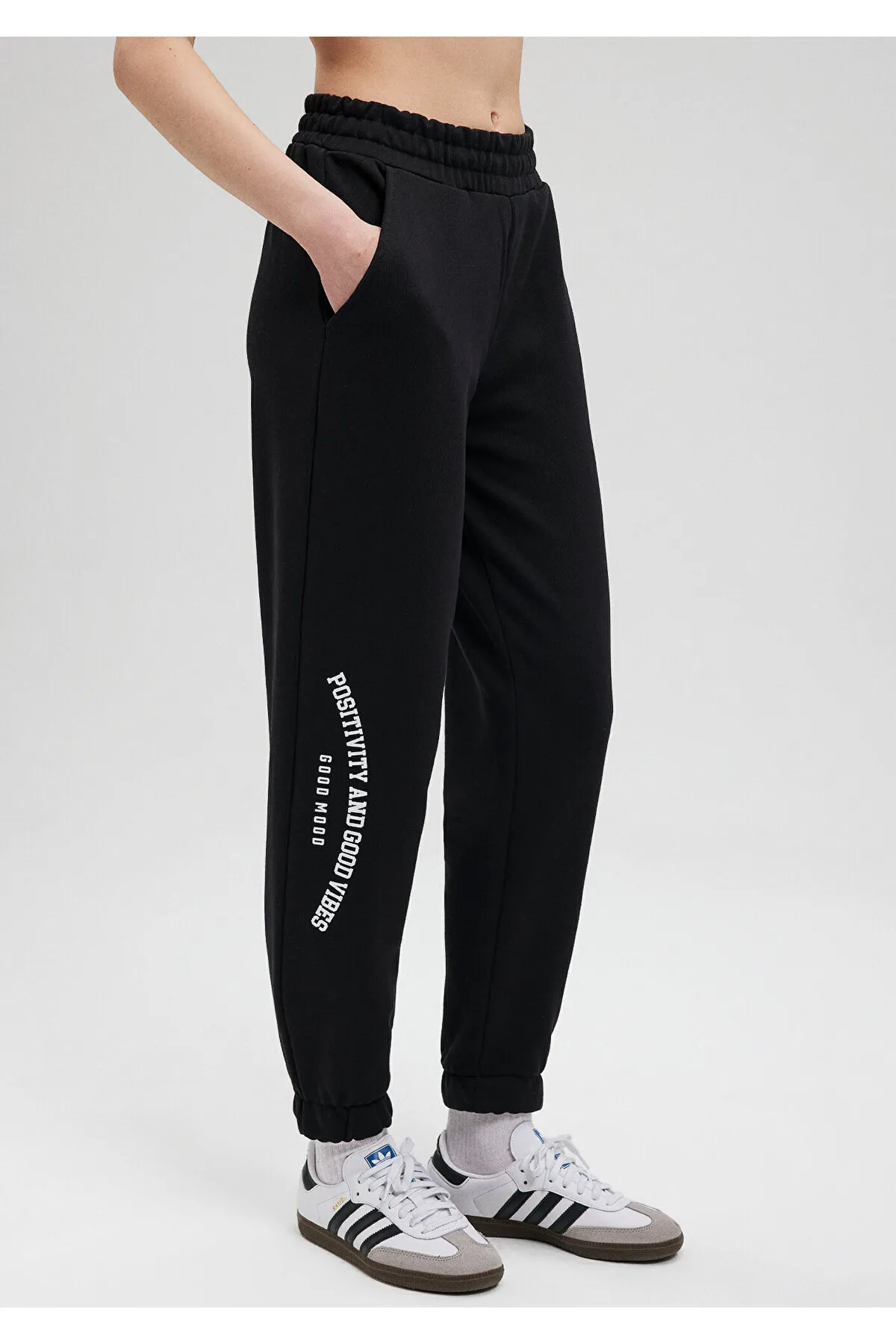 Mavi  Schwarze Jogginghose mit Logo-Print1010759-900