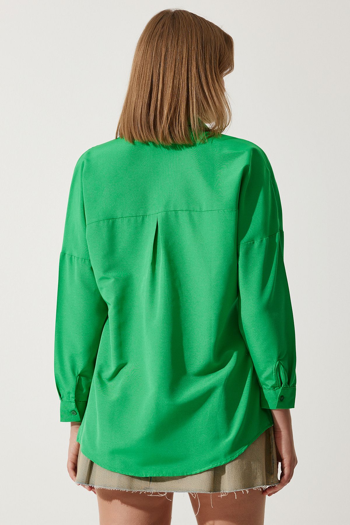 Happiness İstanbul  Dunkelgrünes, langes Oversize-Basic-Shirt für Damen DD00842