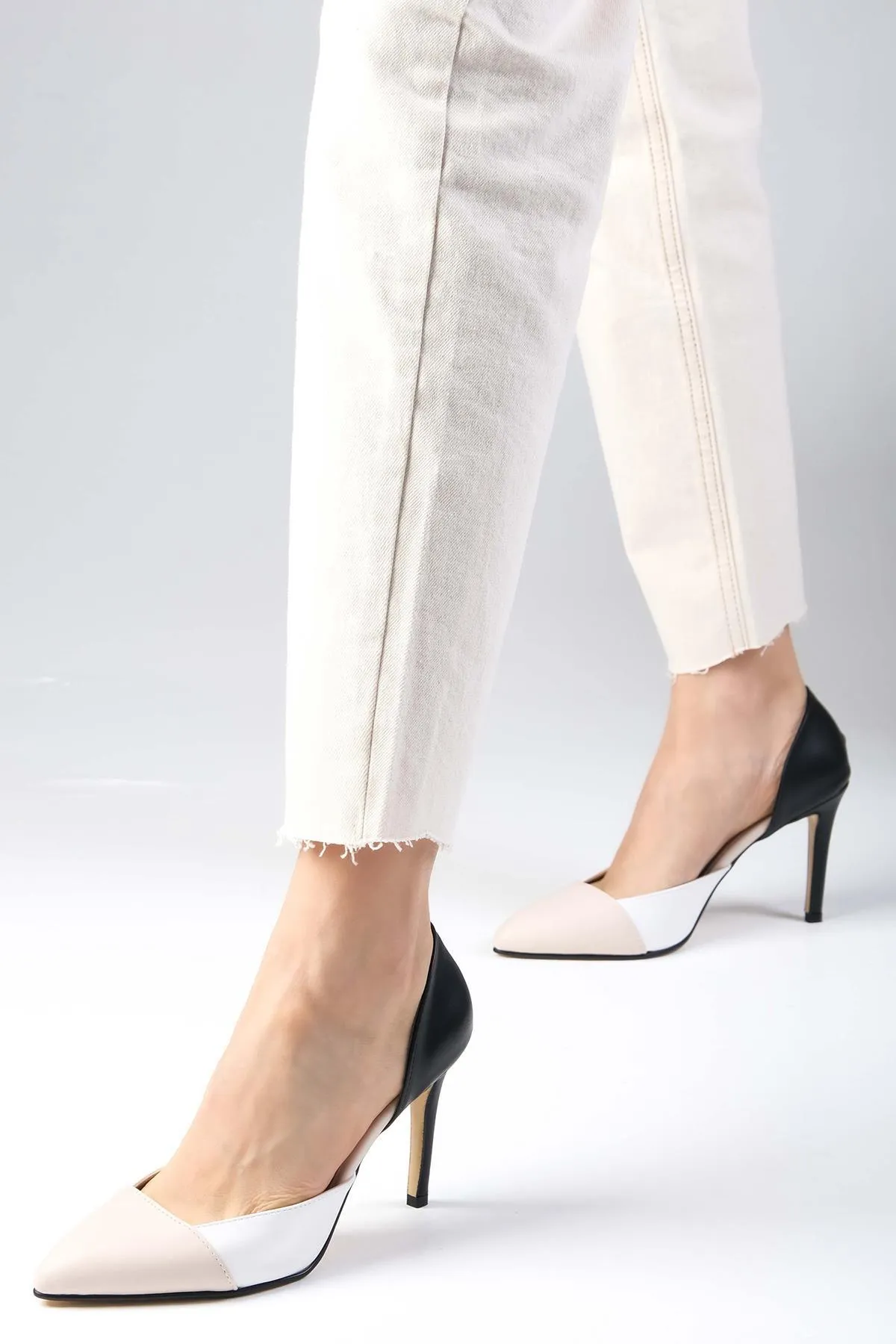 Mio Gusto  Brien Nude, Weiß und Schwarz Farbkombination Damenschuhe mit Stiletto-Absatz