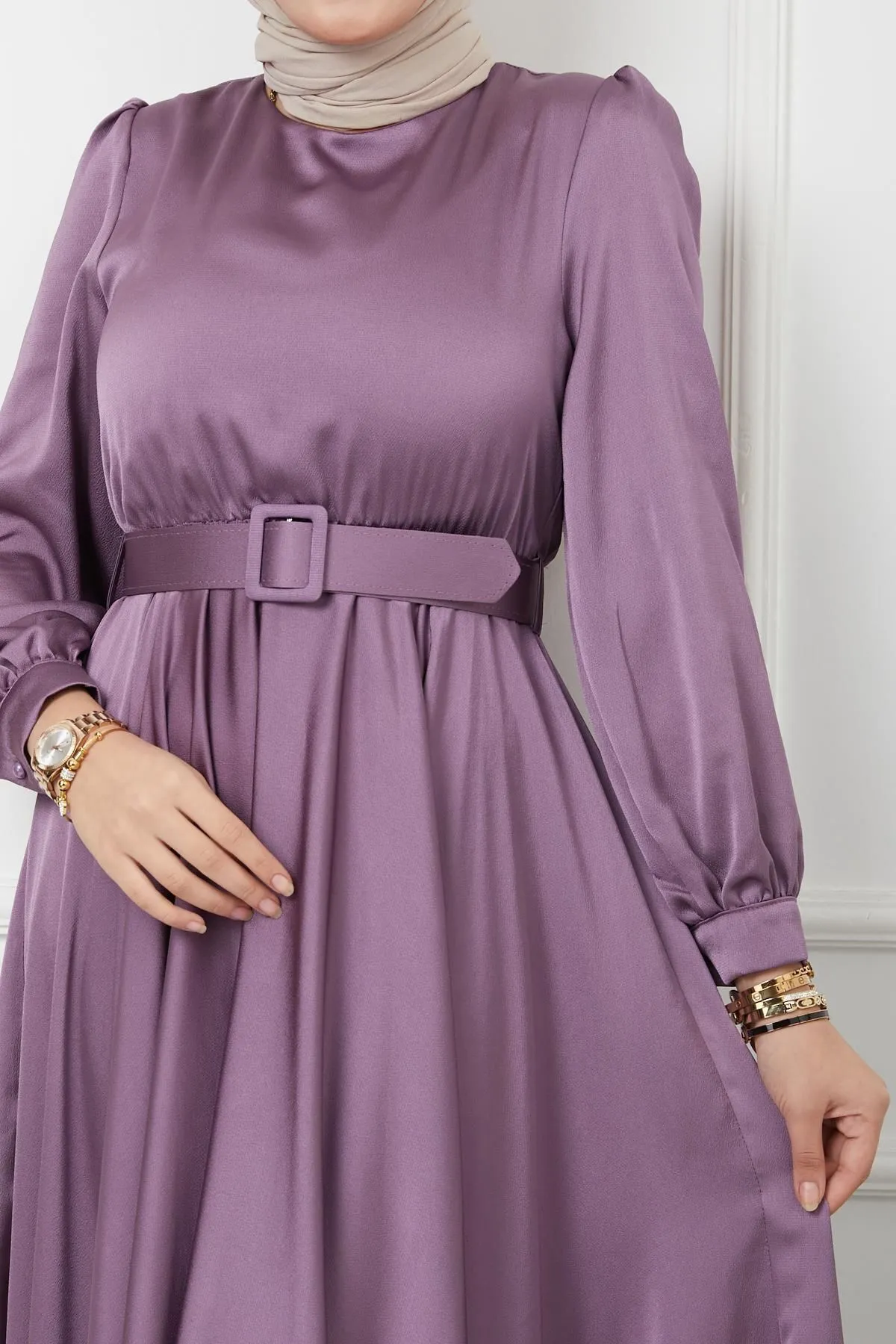 Olcay  Ausgestelltes Abendkleid mit Gürtelzubehör Flieder 1602