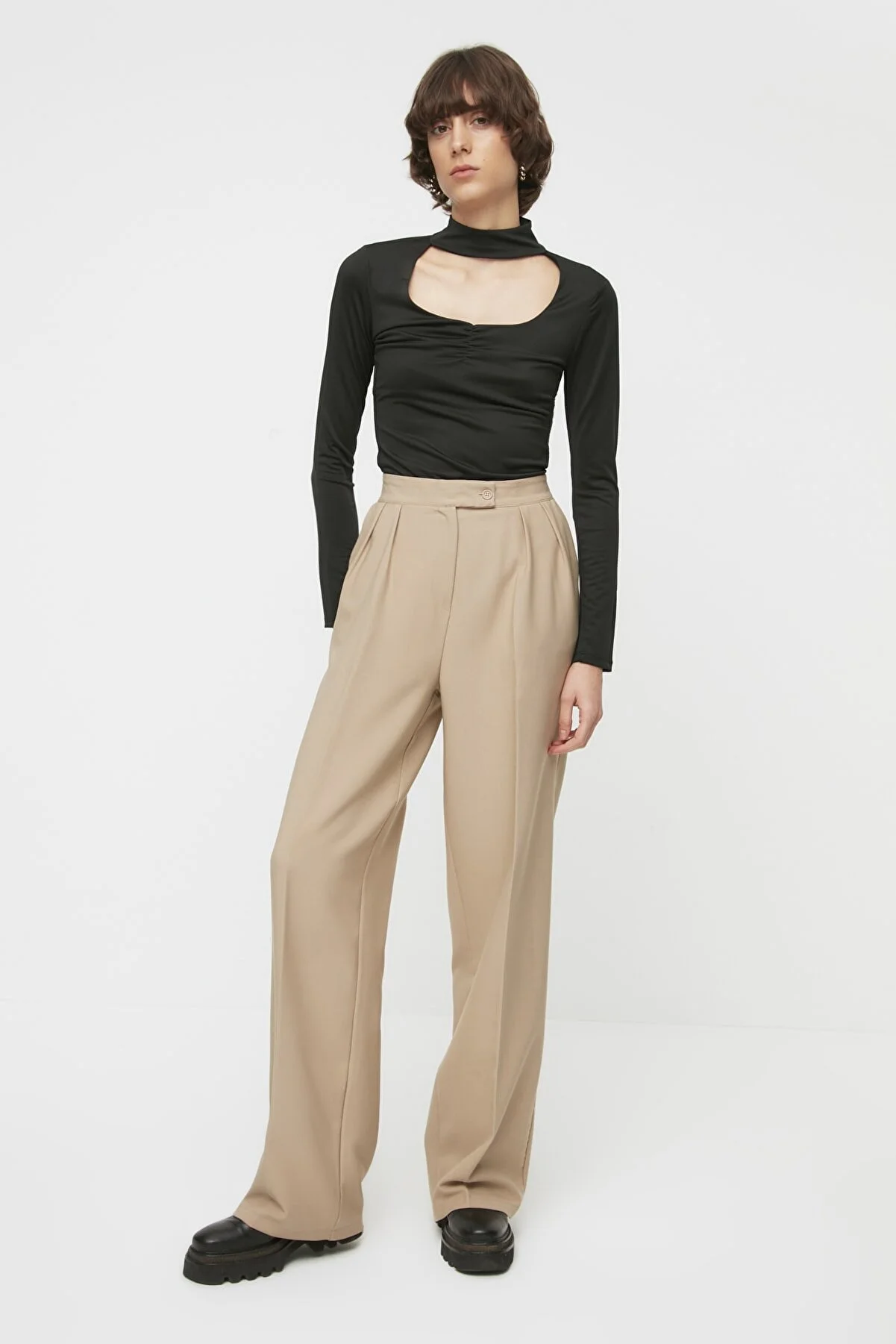 Trendyol Collection  Nerzfarbene Webhose mit weitem Bein und hoher Taille TWOAW22PL0066