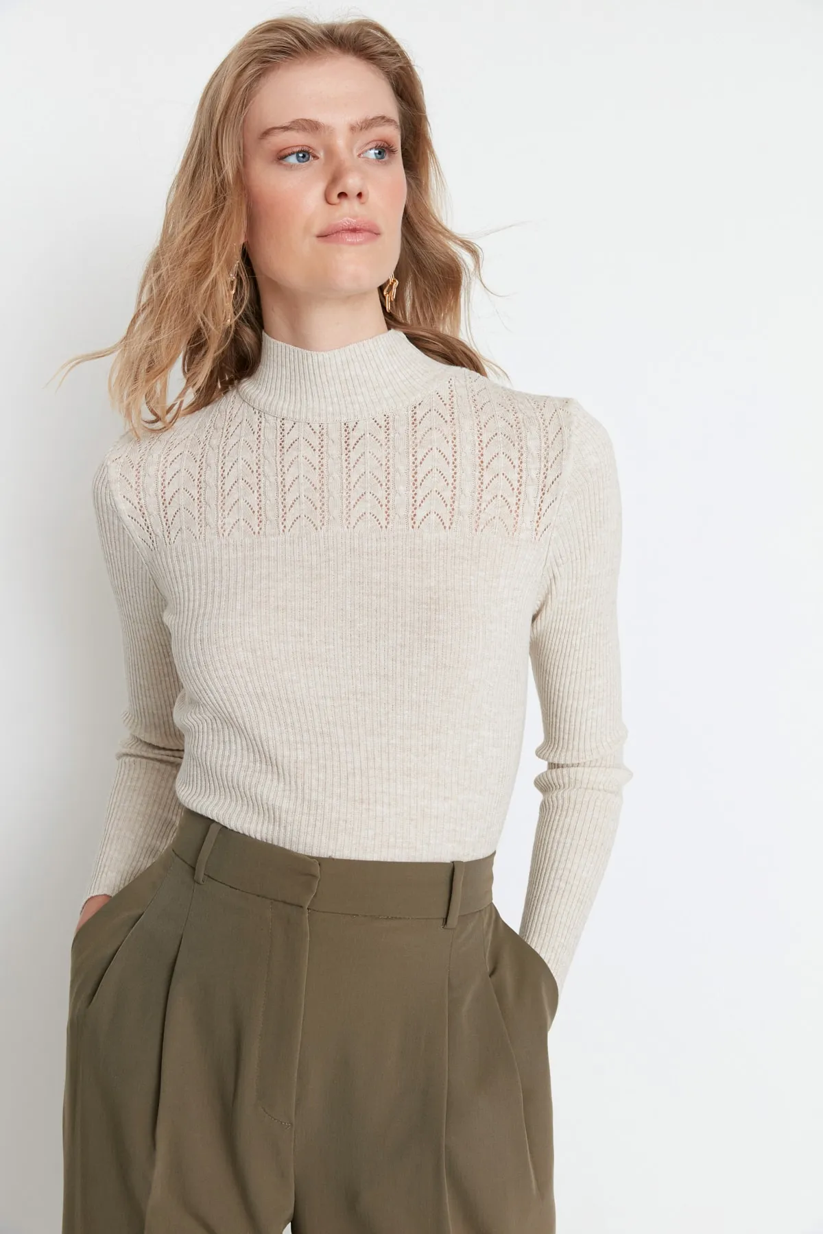 Trendyol Collection  Steinfarbener durchbrochener Strickpullover TWOAW21KZ0934