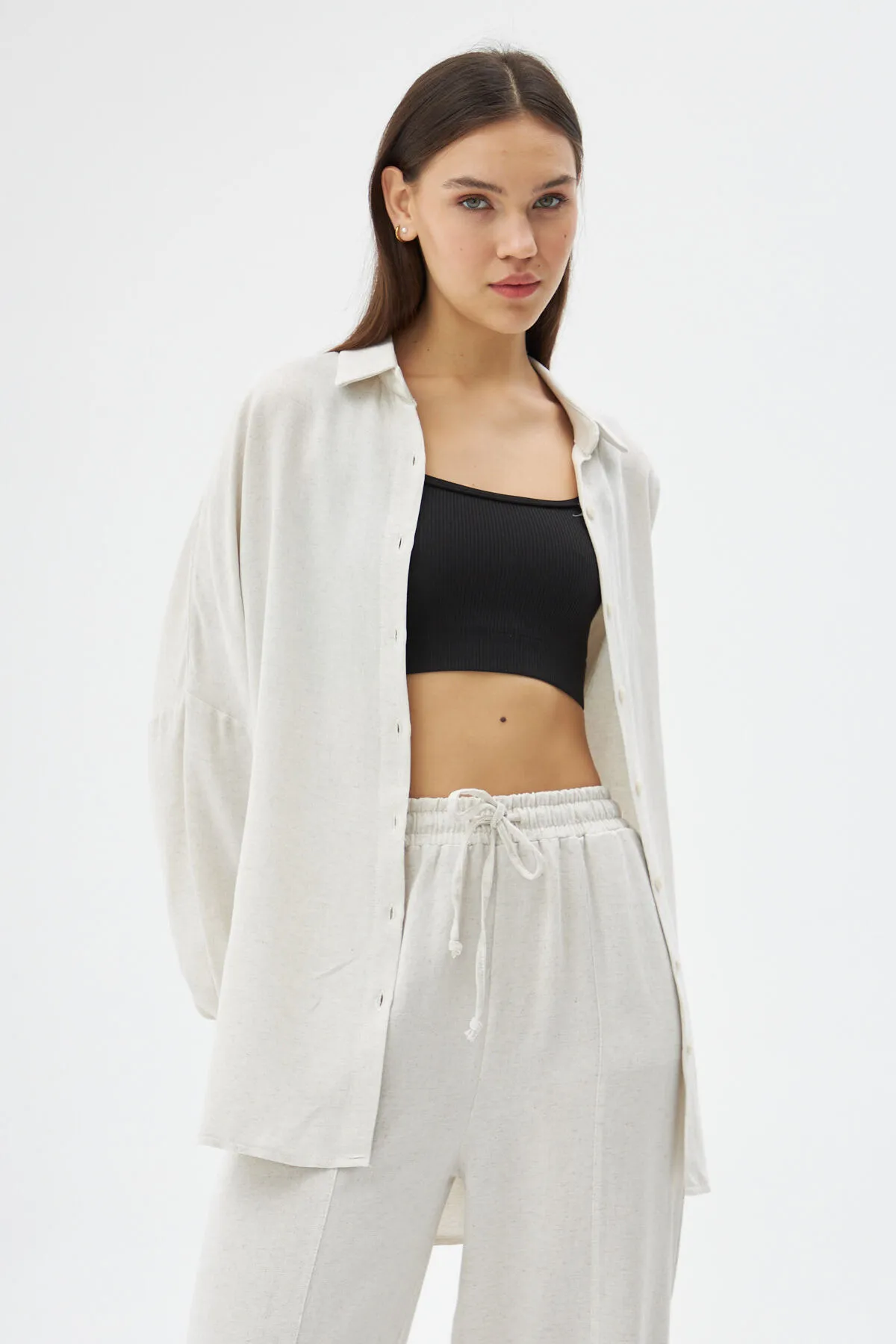 Laluvia  Steinfarbenes Leinenhemd, Shalwar-Hose, Oberteil und Unterteil im Set