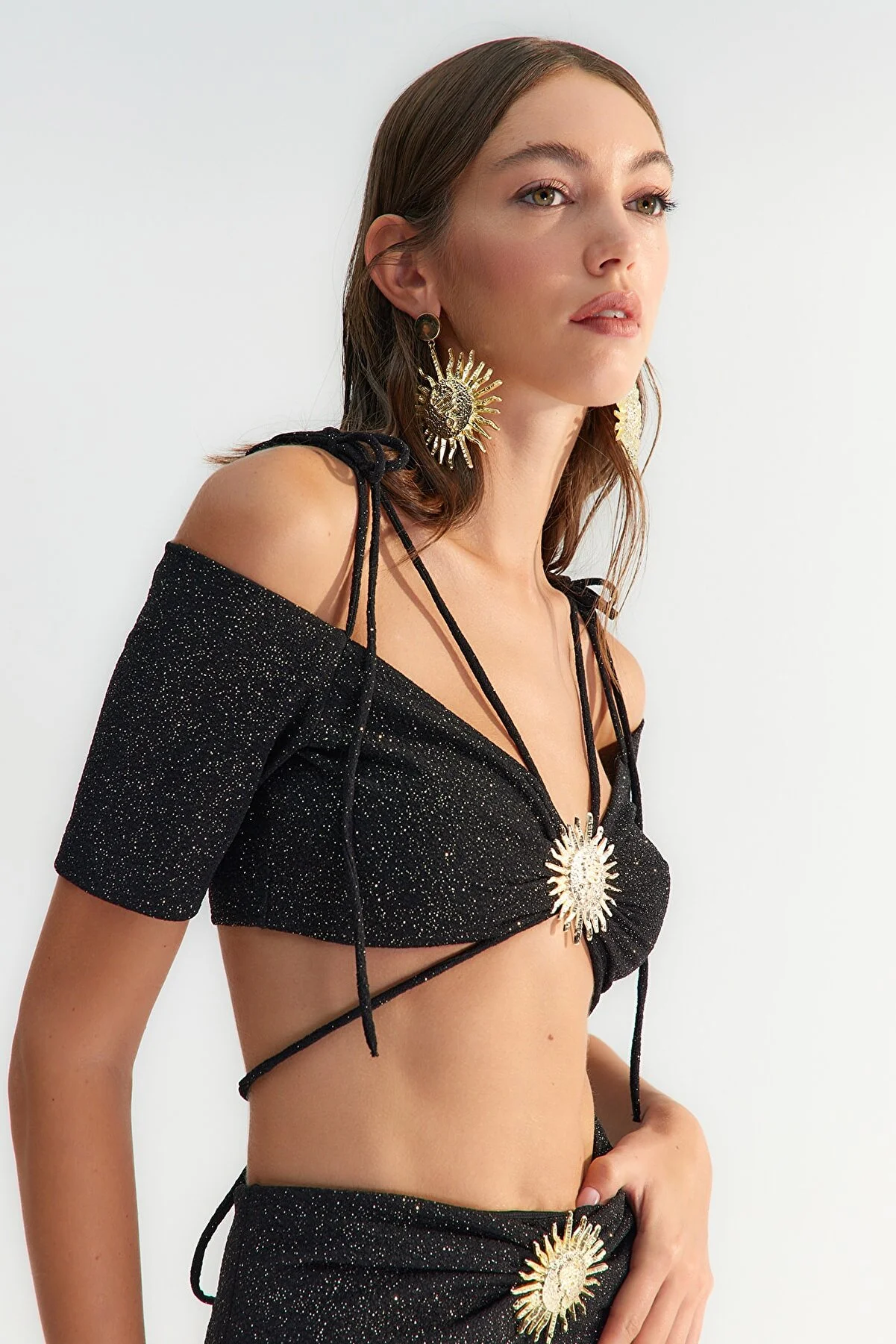 Trendyol Collection  X Zeynep Tosun Black Sun Accessoire Detailliertes glitzerndes Strick-Bustier TCLSS23BS00012
