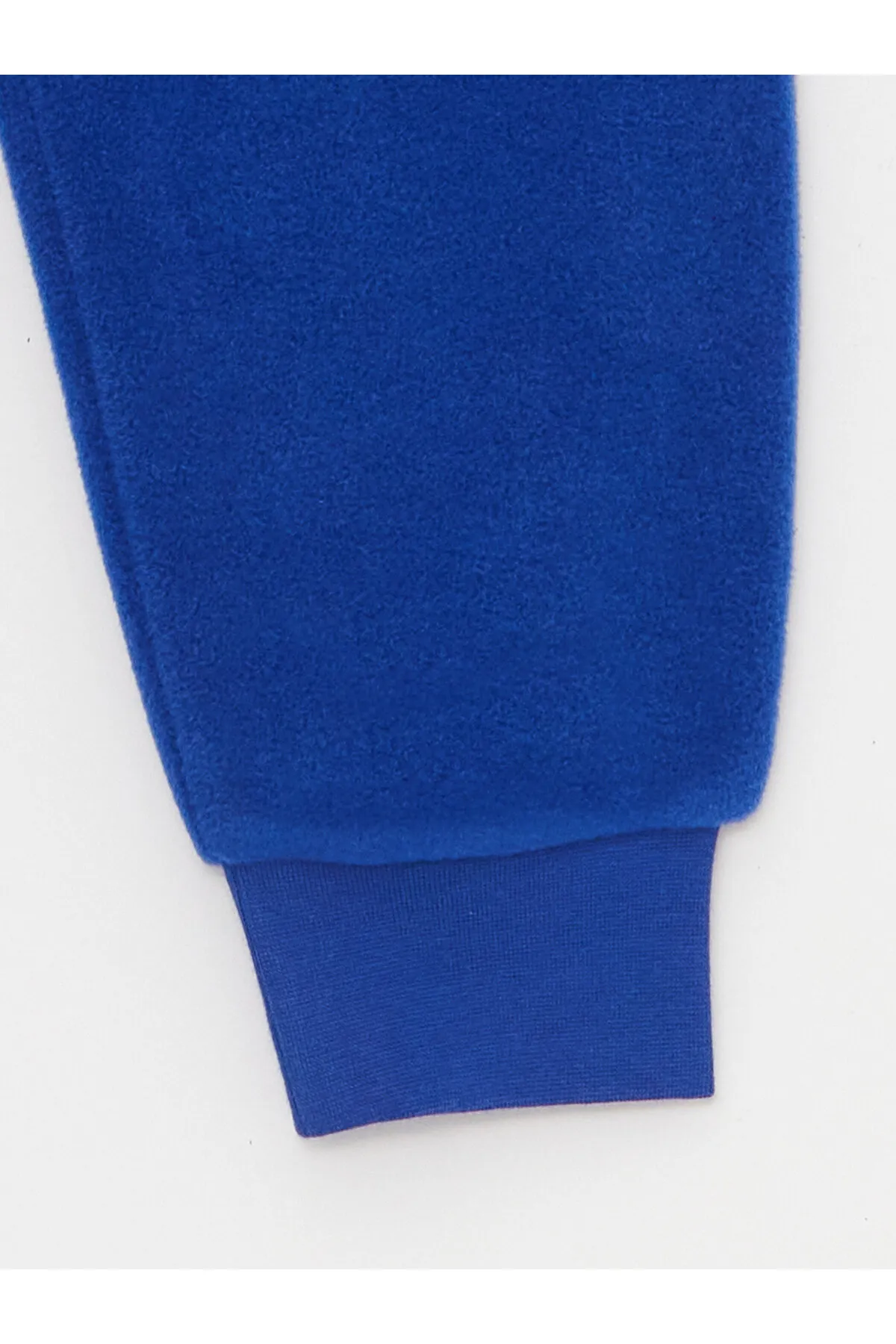 LC Waikiki  Jungen-Pyjama-Set aus Fleece mit Rundhalsausschnitt und Neujahrsmotiv