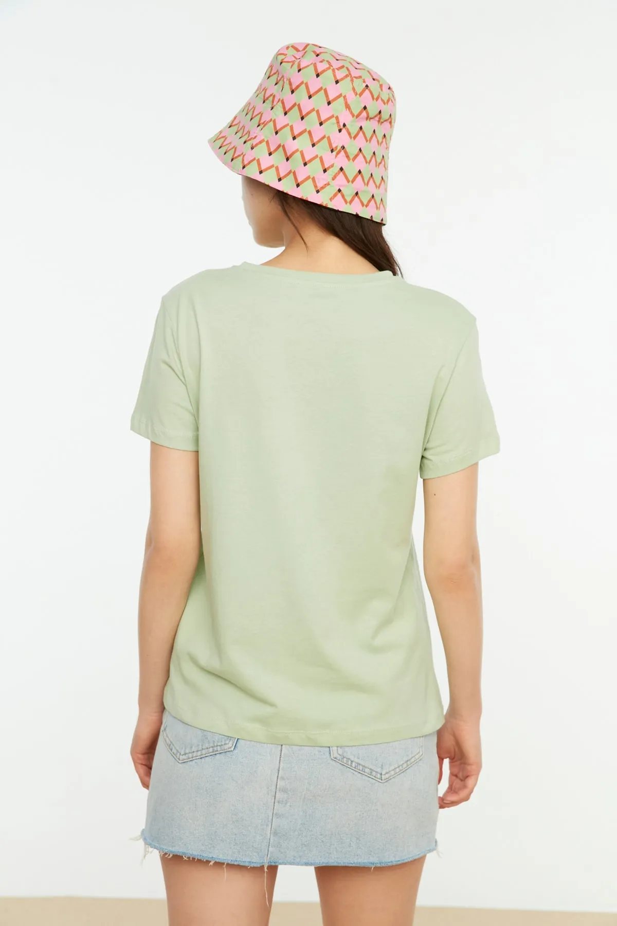 Trendyol Collection  Pink-Mintfarbenes 2er-Pack gestricktes T-Shirt aus 100 % Baumwolle mit Rundhalsausschnitt und Single-Jersey TWOSS20TS0141