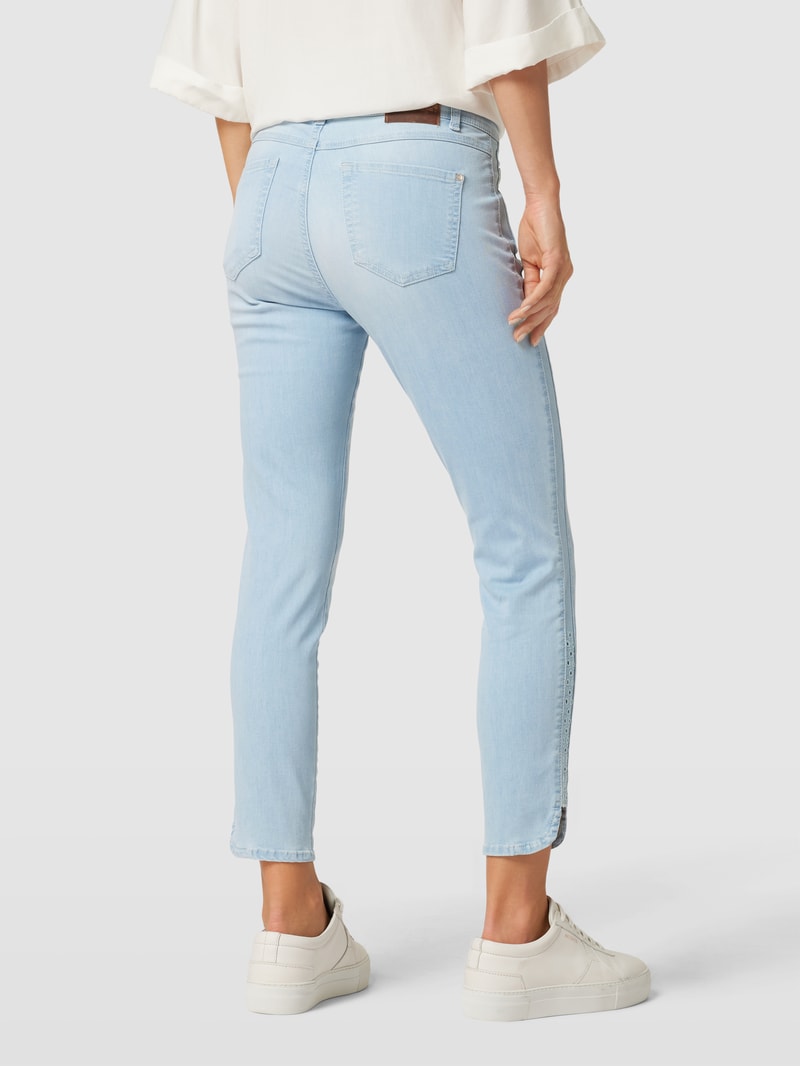 Jeans mit Label-Patch Modell 'ORNELLA' in hellblau