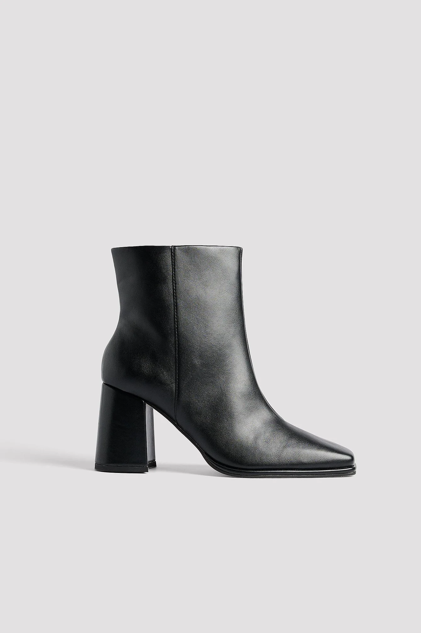 Stiefeletten mit eckiger Zehe