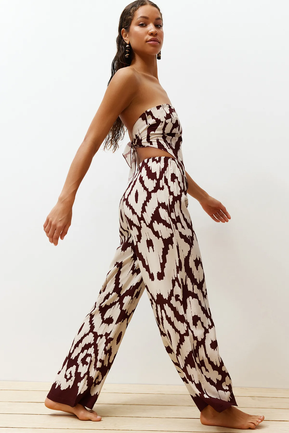 Trendyol Collection  Set aus gewebter Bluse und Hose mit ethnischem Muster TBESS24AU00017