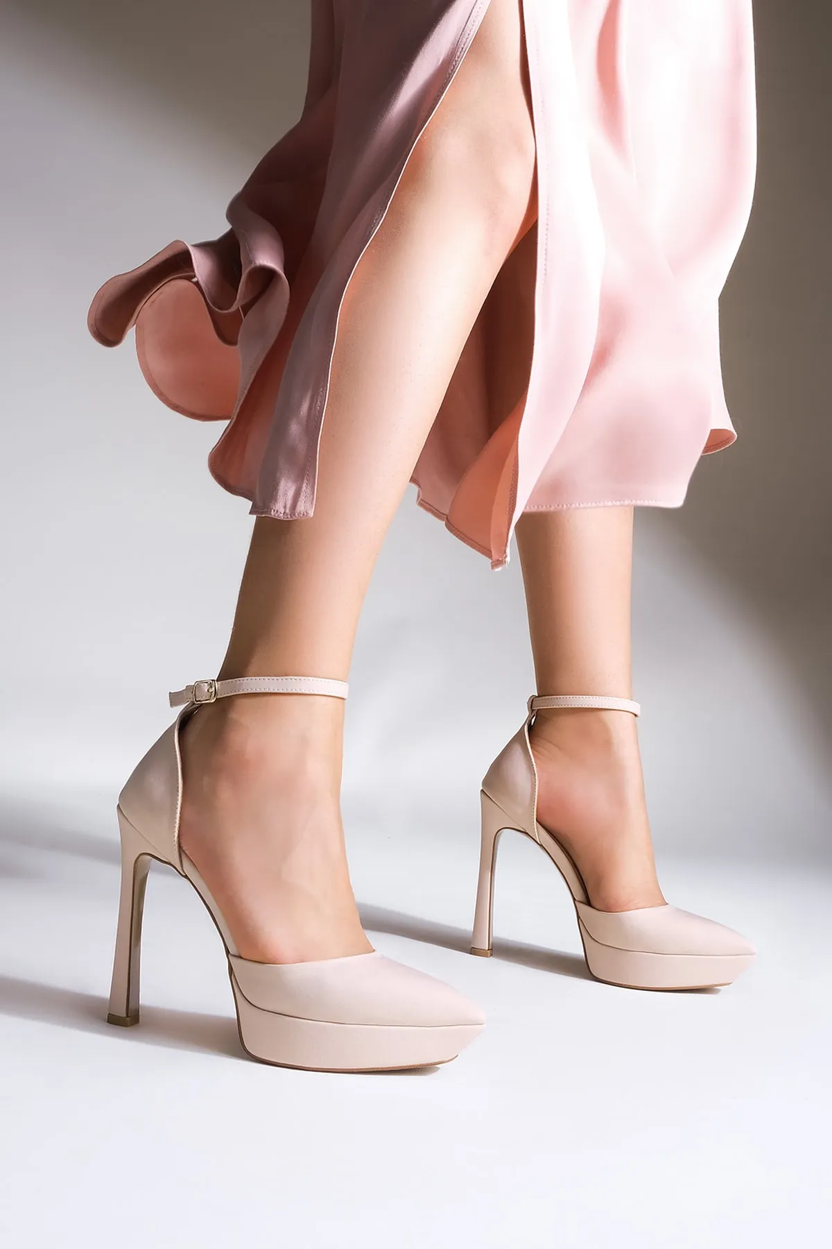 Marjin  Damen Plateau Abendschuhe mit Absatz und Knöchelriemen, spitze Zehenpartie, Tayos, Beige