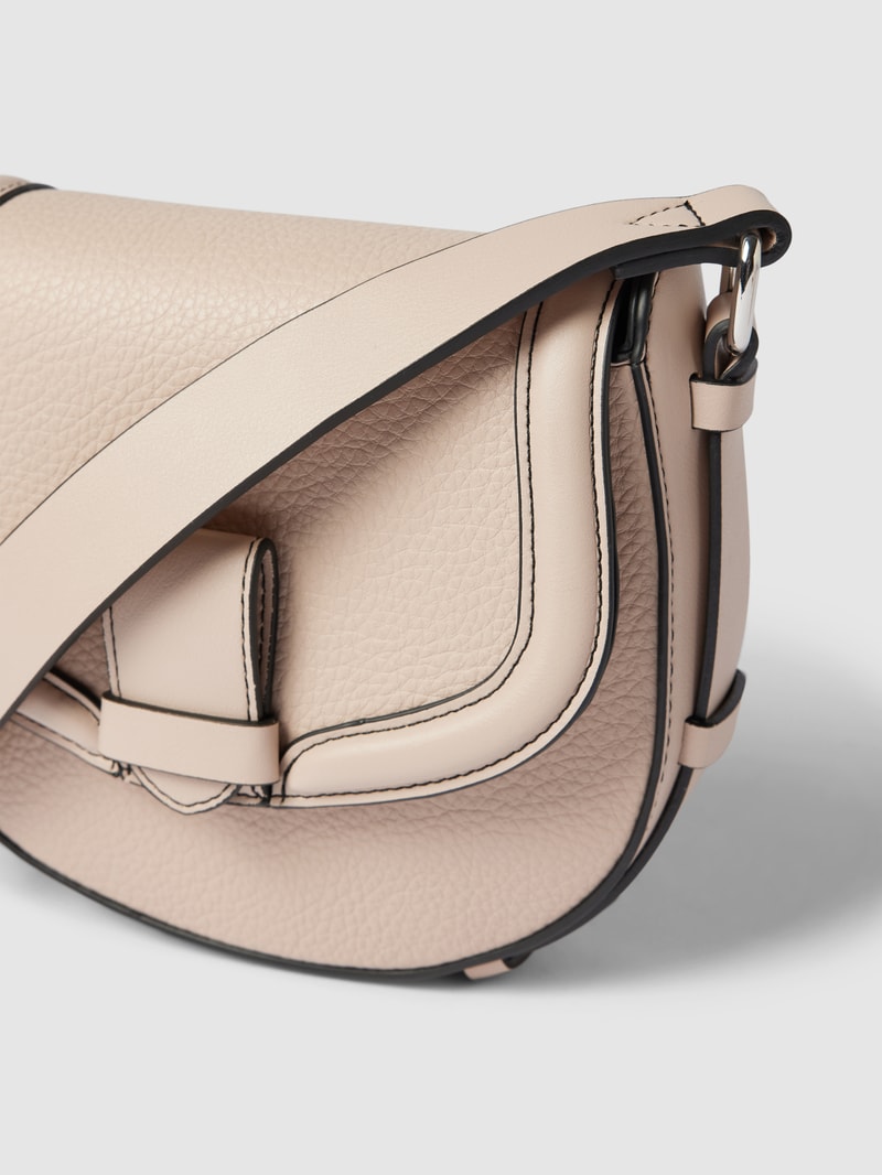 Handtasche mit Strukturmuster Modell 'Ollie' in ecru