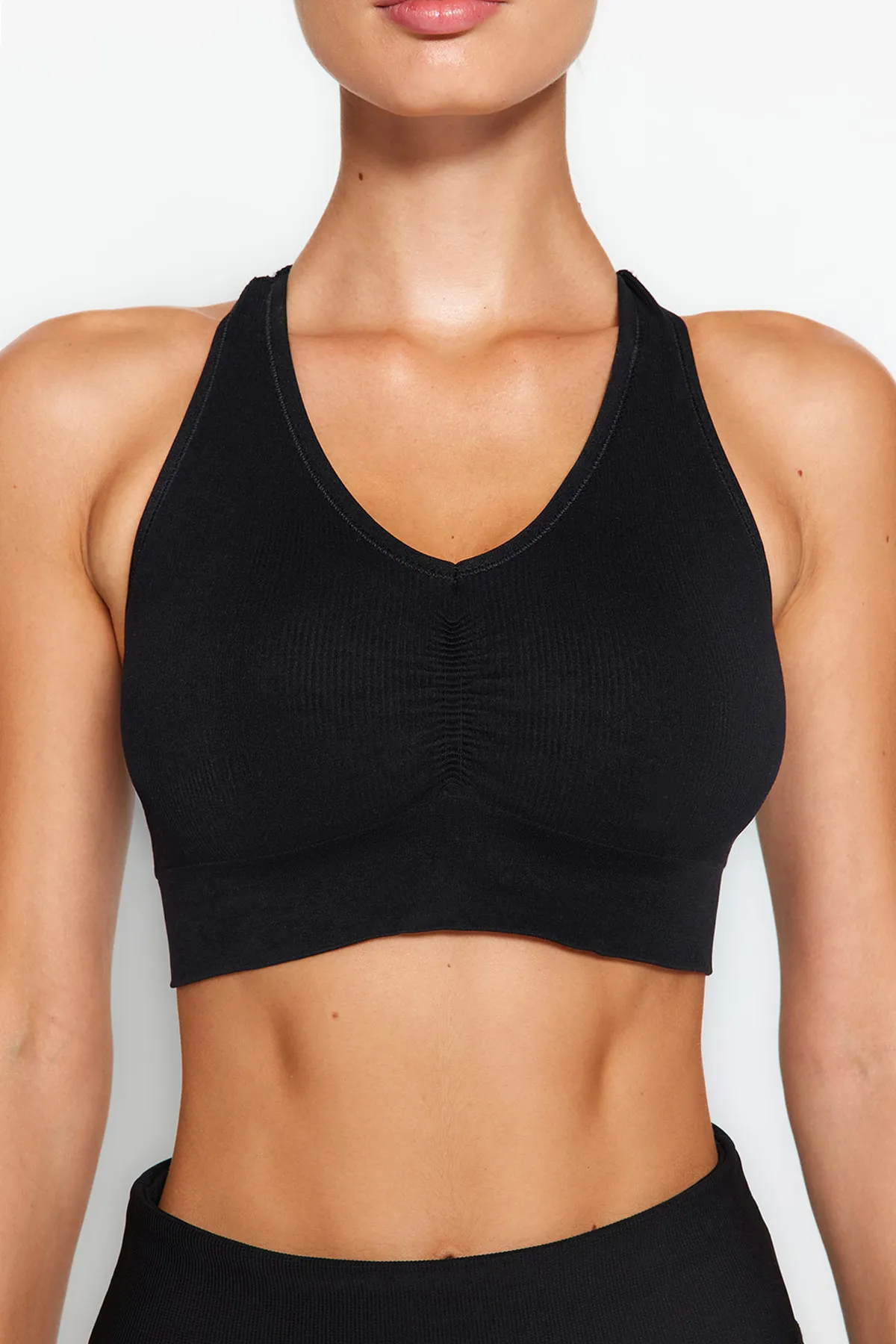 Trendyol Collection  Schwarzer nahtloser/nahtlos unterstützter/formender Neckholder-Strick-Sport-BH THMAW24SS00009