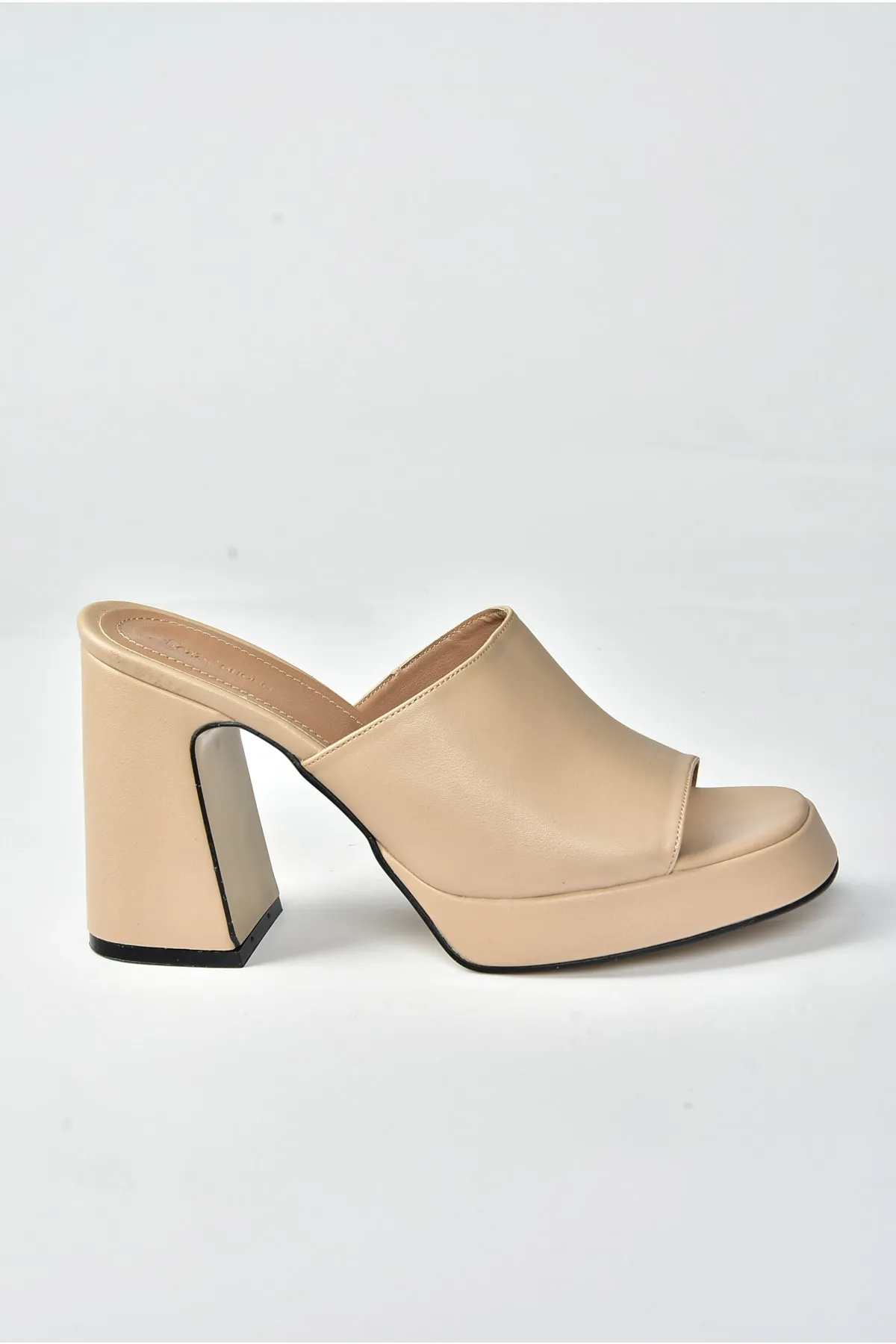 Fox Shoes  Hautdicke Damenhausschuhe mit Absatz M404100409