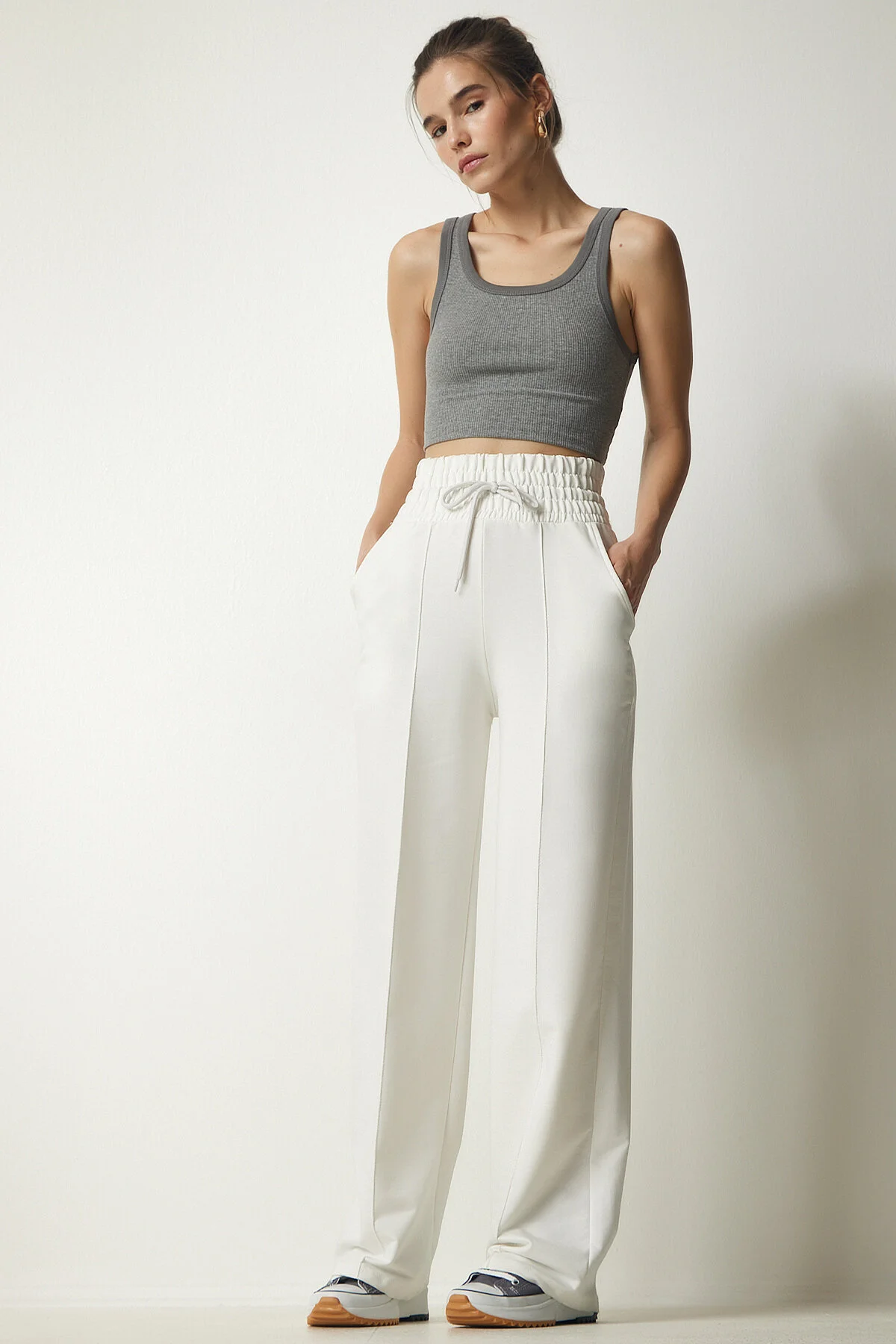 Happiness İstanbul  Weiße Basic-Strick-Jogginghose mit Tasche für Damen XR00018