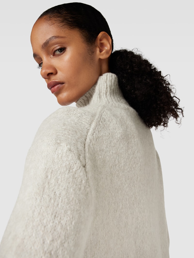 Strickpullover mit Turtleneck in stein