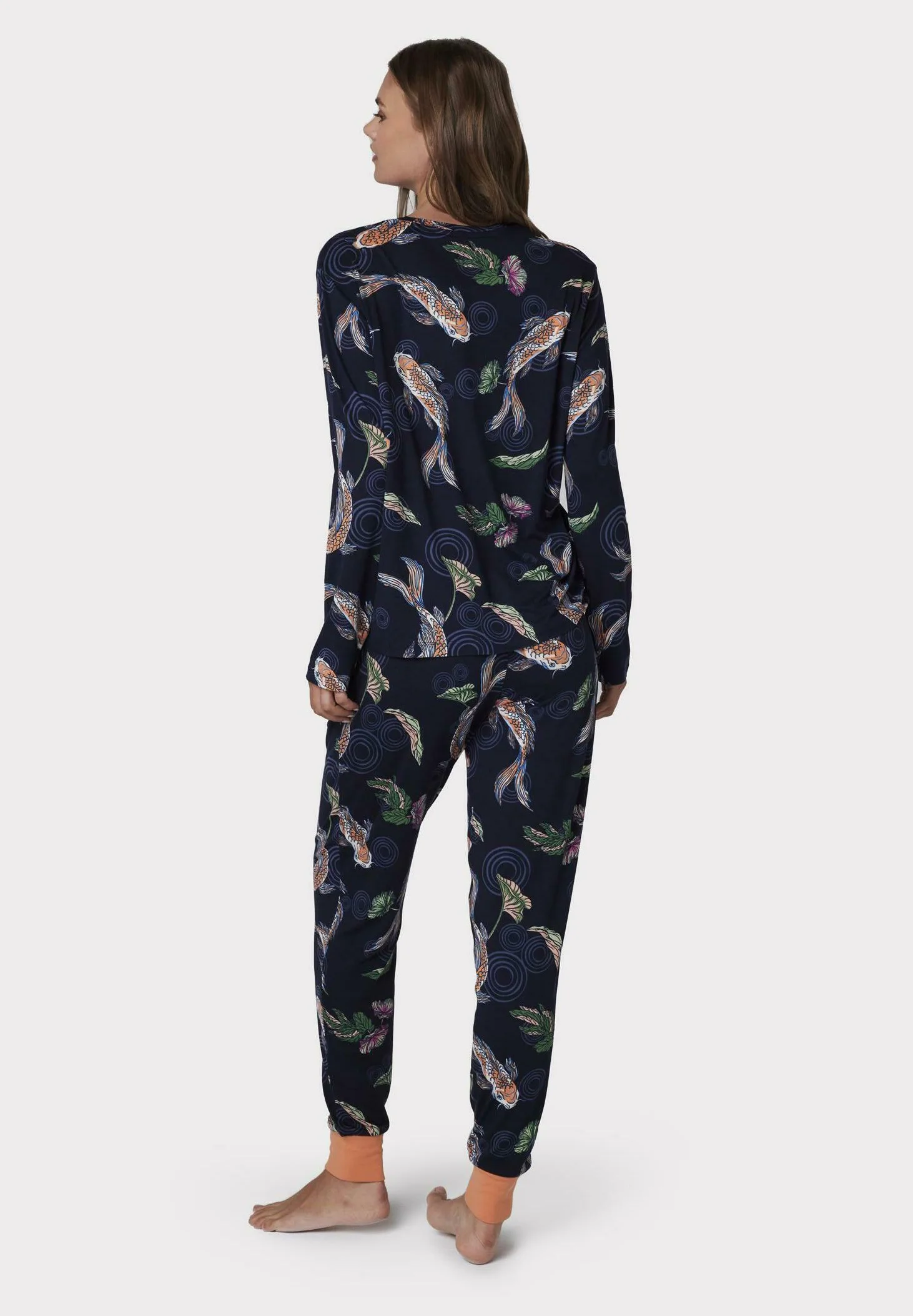 Conjunto de pijama con estampado de peces koi de Chelsea Peers