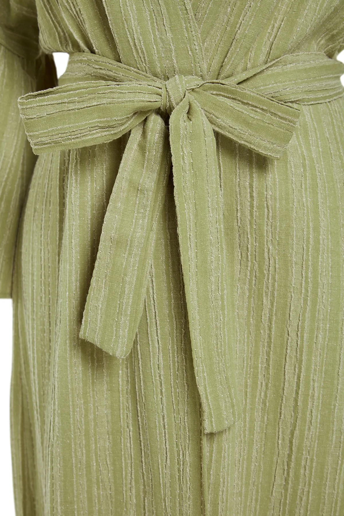 Trendyol Collection  Khakifarbener Maxi-Kimono und Kaftan aus Leinenmischung mit gewebtem Volant und Gürtel TBESS23KM00028