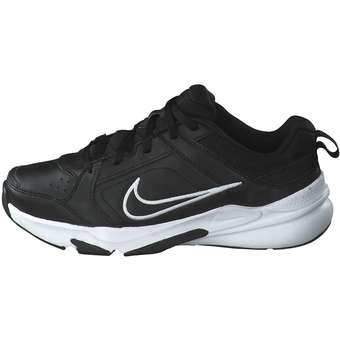 Nike Defy all day Sneaker in schwarz