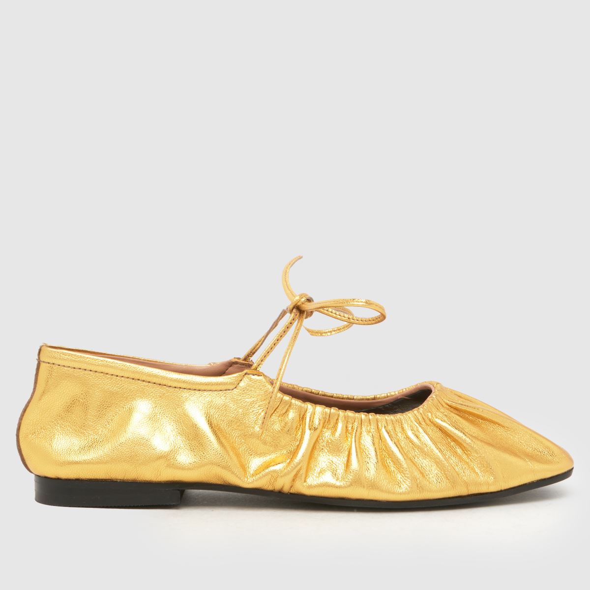 Schuh Lindy – Guldfärgade ballerinaskor i läder med rynka detaljer