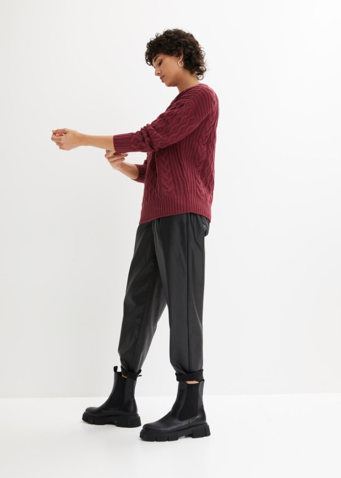 Strickpullover mit Zopfmuster