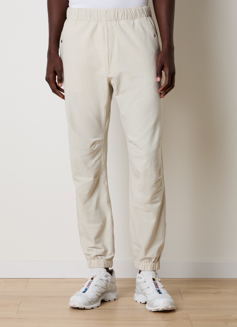 Spodnie Stone Island 316G6 o dopasowanym kroju z kieszeniami bocznymi