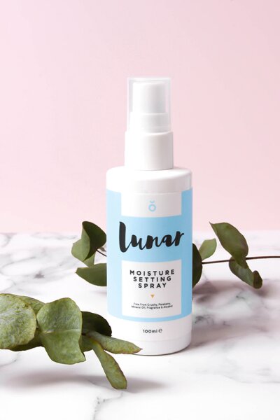 Lunar Glow Moisturising Setting Spray Gesichtsspray