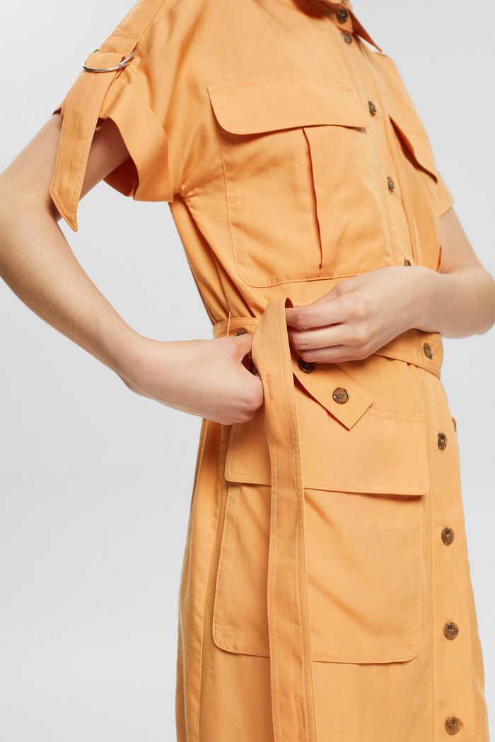 Mit Leinen: Hemdblusenkleid mit Gürtel