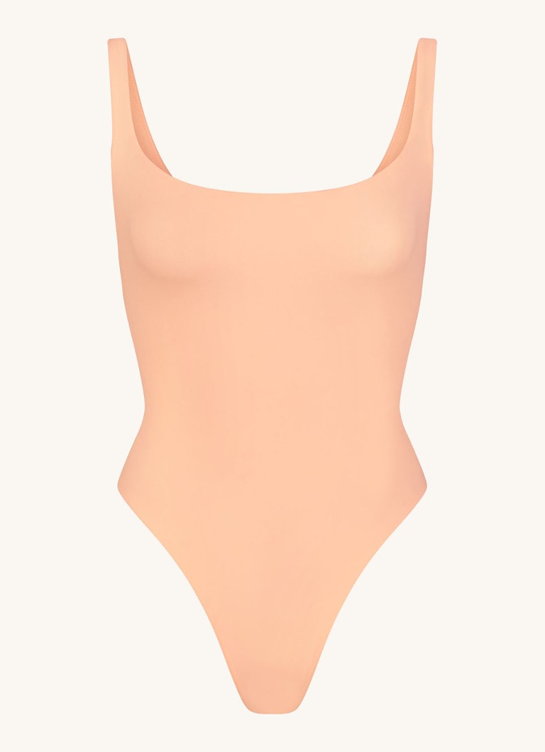 Body SKIMS Fits Everybody, cu bretele subțiri și decolteu pătrat.