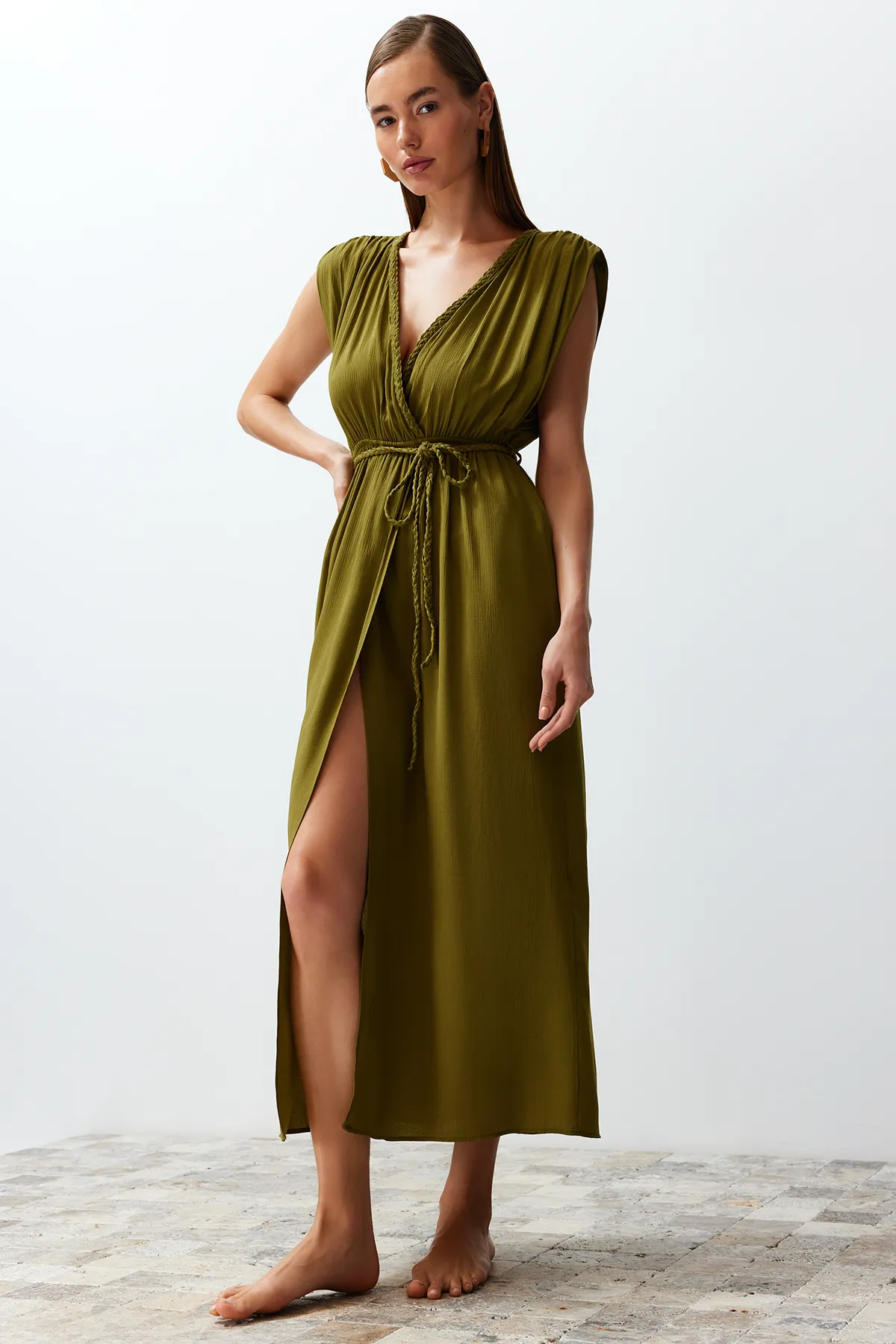 Trendyol Collection  Grünes Maxi-Strandkleid mit gewebtem Schlitz TBESS23EL00069