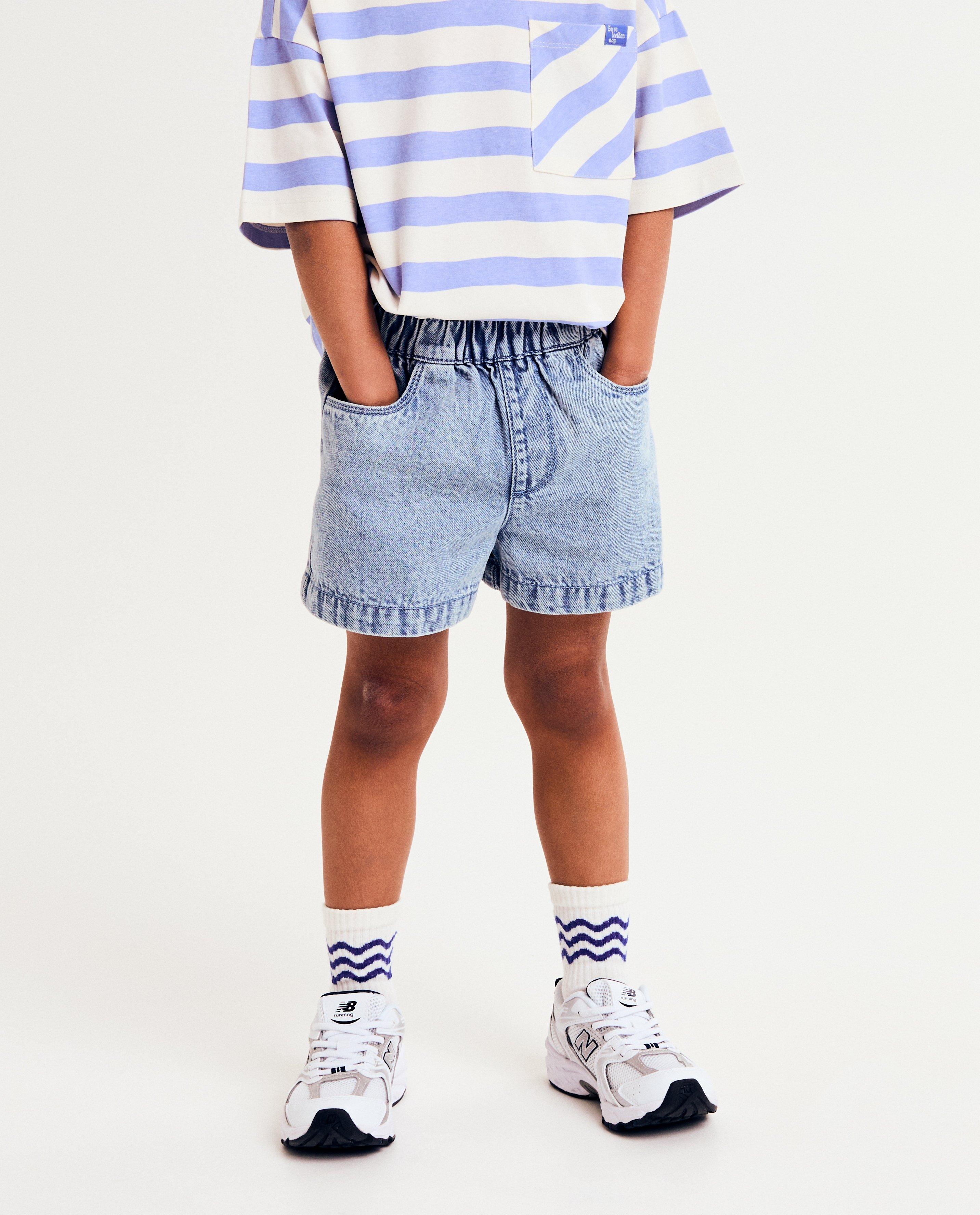 Pantaloni scurți din denim Elisabeth Lucie Baeten, albastru deschis, unisex